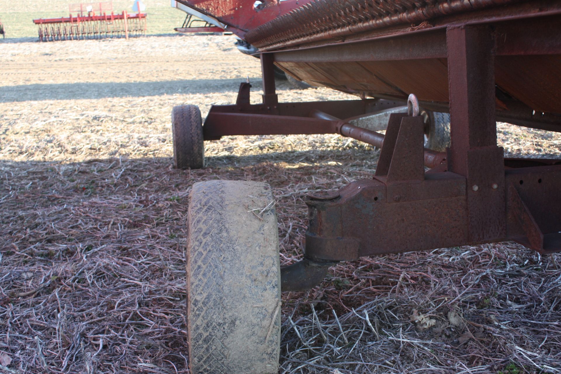 Pequea header wagon  the pictured  grain head is NOT included in this lot - Image 3 of 4