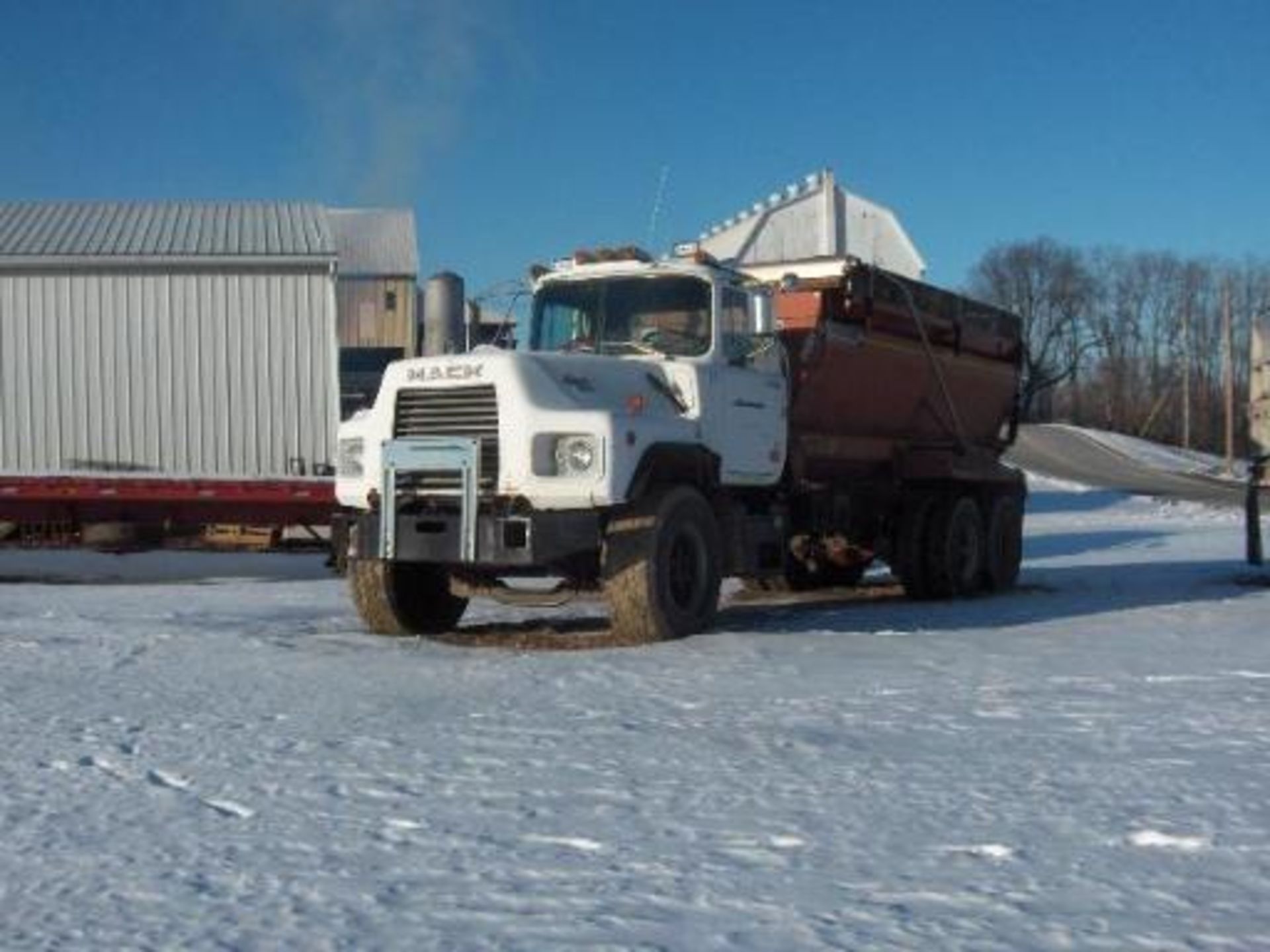 Mack DM 965 1989 model 300 with recent ($12,000+) engine overhaul and Lo hole trans, and # 5570 Myer - Image 6 of 14