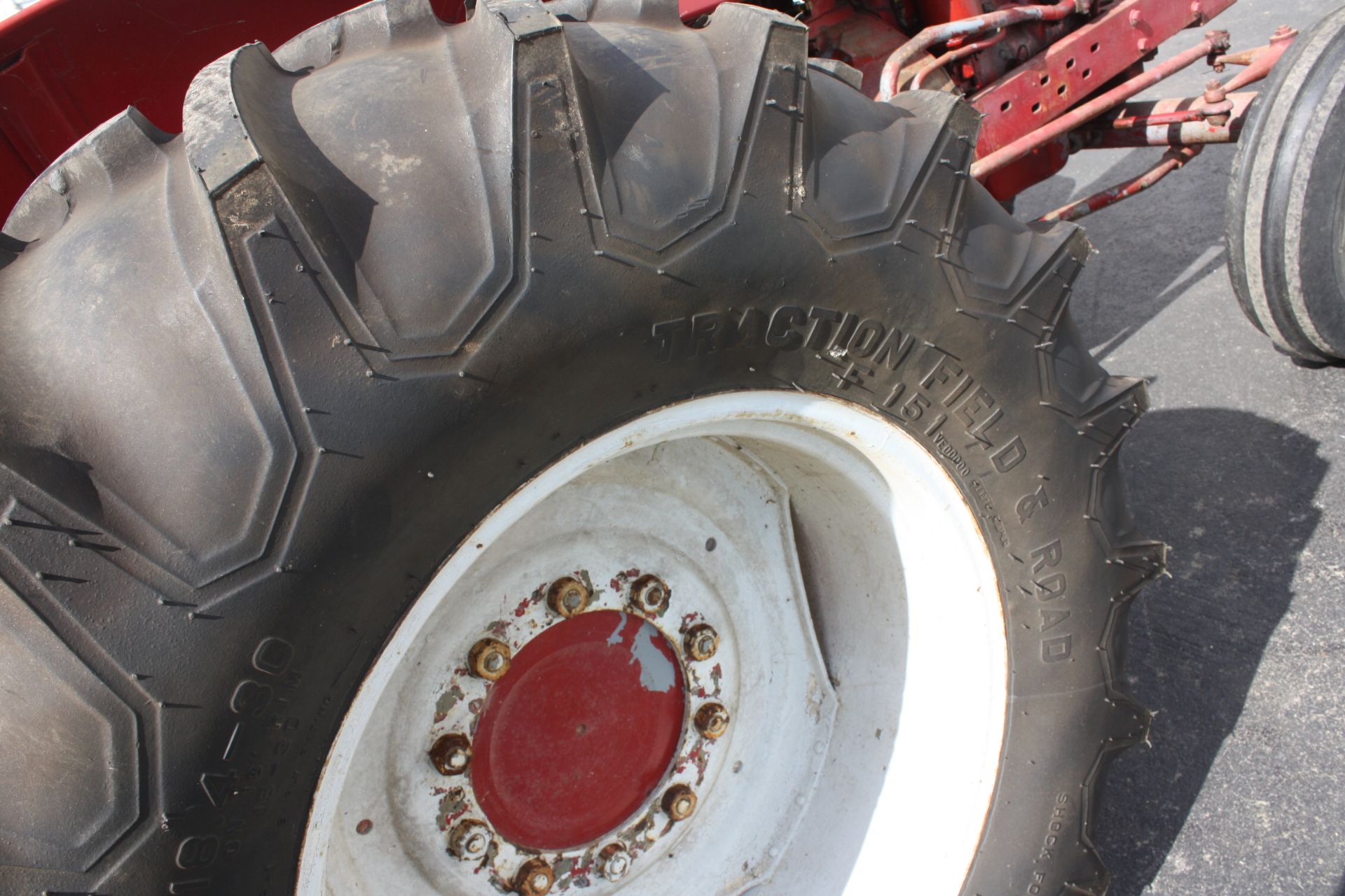 IH 634-D tractor (rare to find in the states) runs strong, Decent sheetmetal, has diff lock, pto and - Image 20 of 20