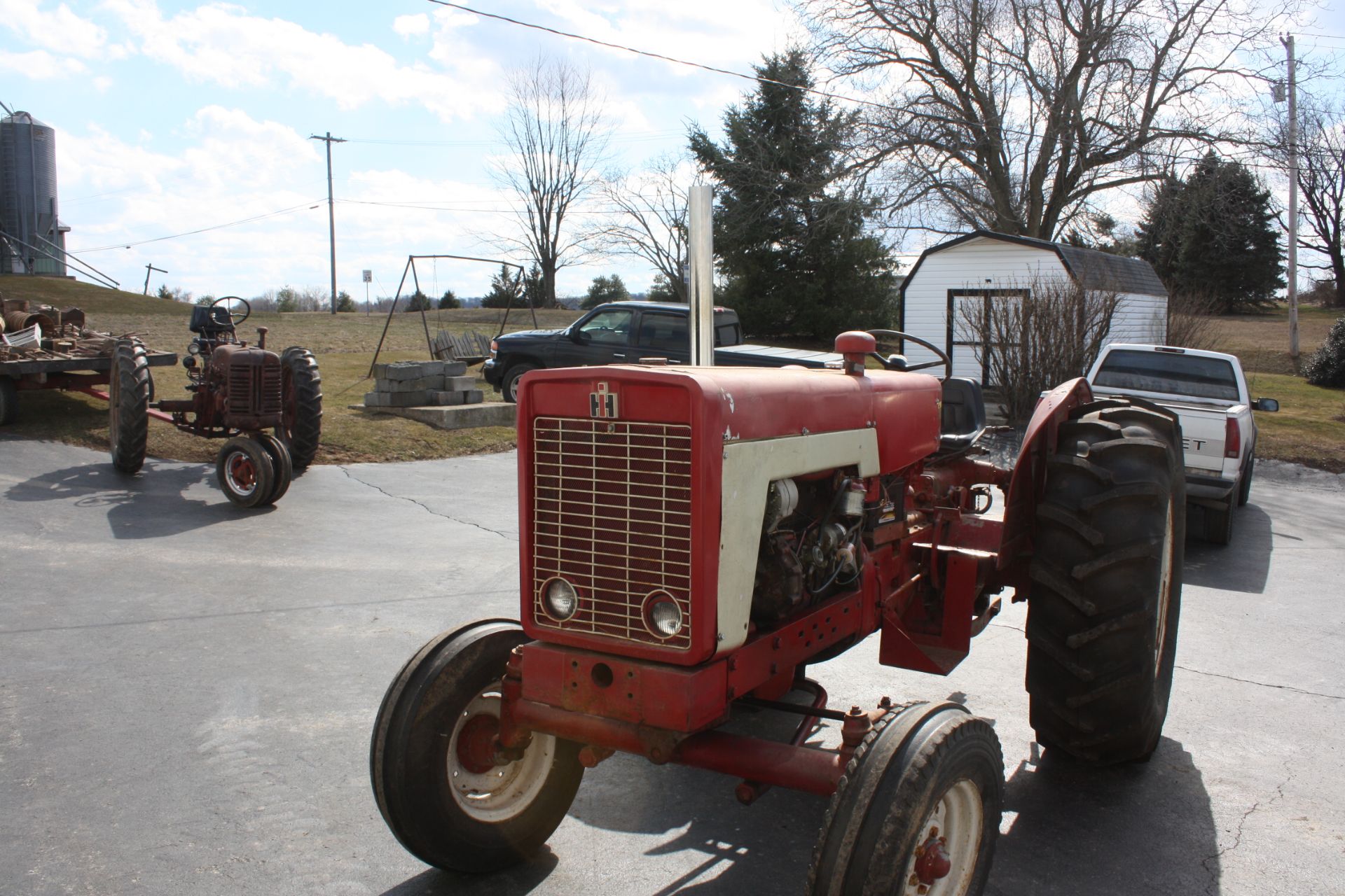 IH 634-D tractor (rare to find in the states) runs strong, Decent sheetmetal, has diff lock, pto and - Image 5 of 20