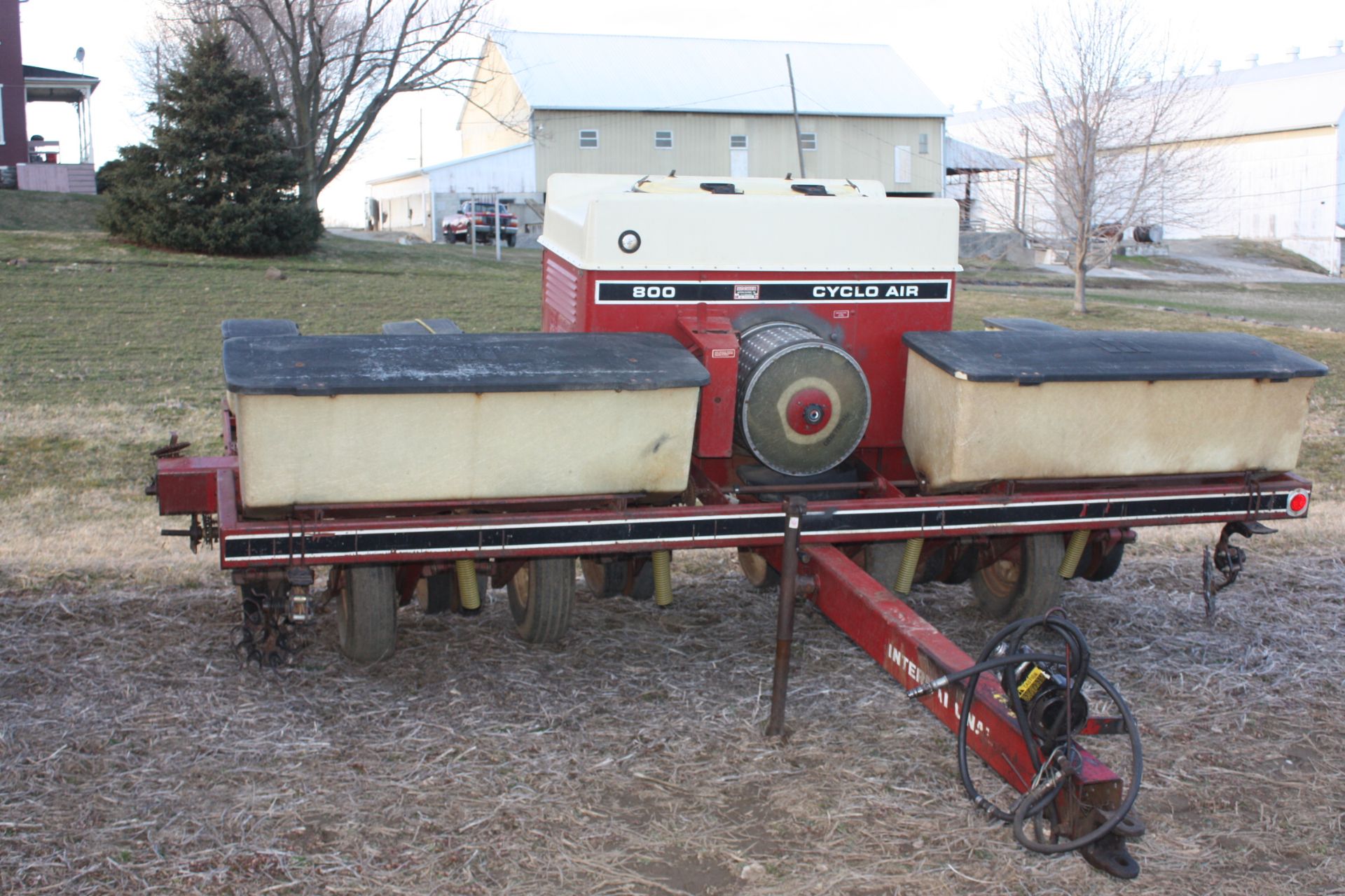 IH 800 6 row Narrow, planter w/ bean drum    VERY GOOD CONDITION,  FIELD READY!! comes with - Image 5 of 5