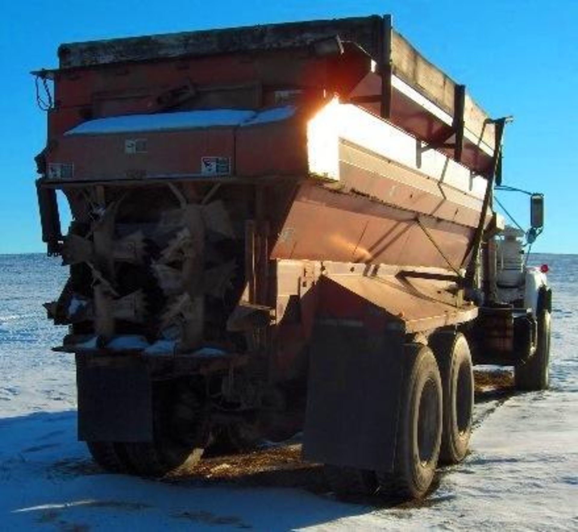 Mack DM 965 1989 model 300 with recent ($12,000+) engine overhaul and Lo hole trans, and # 5570 Myer - Image 9 of 14