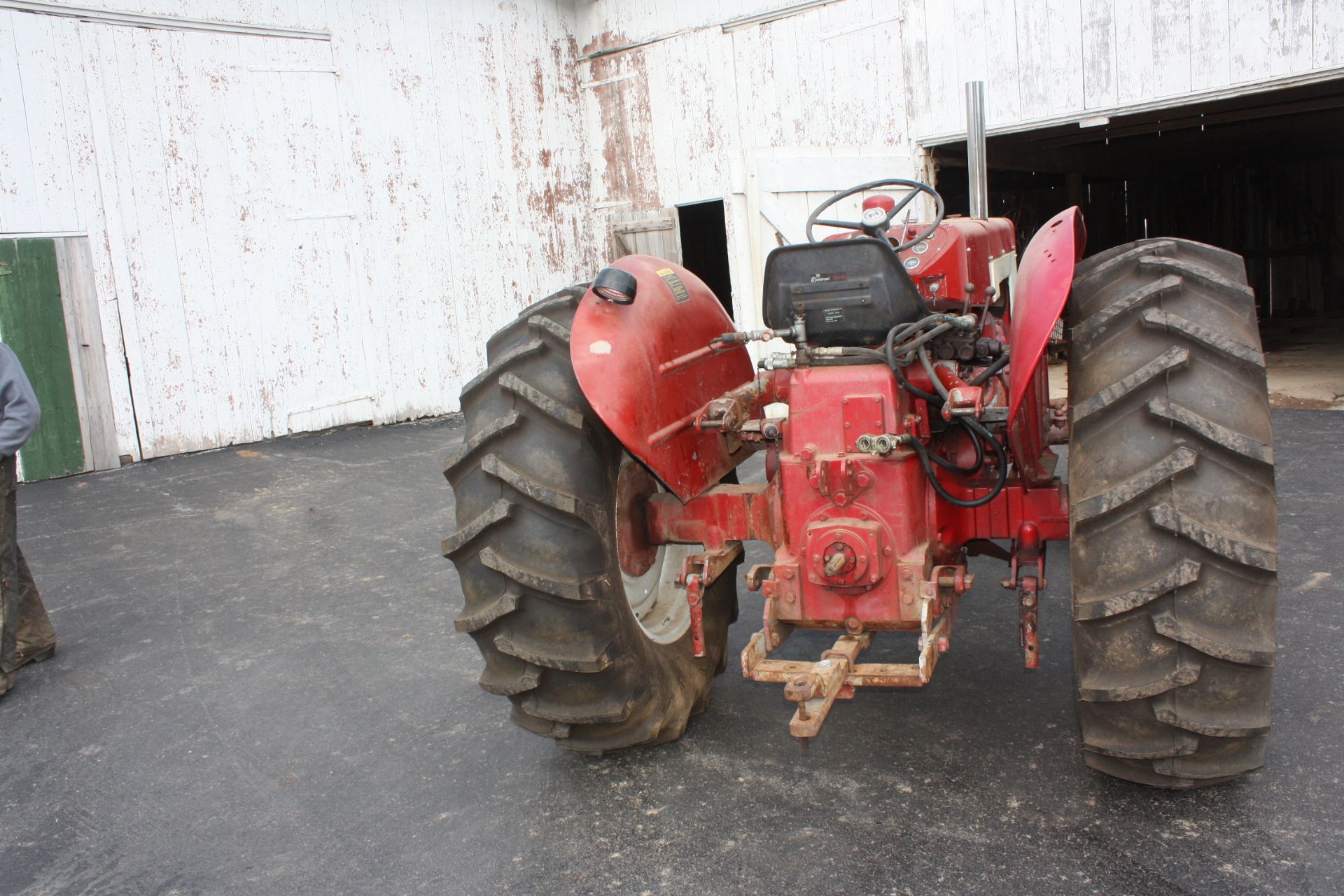 IH 634-D tractor (rare to find in the states) runs strong, Decent sheetmetal, has diff lock, pto and - Image 12 of 20