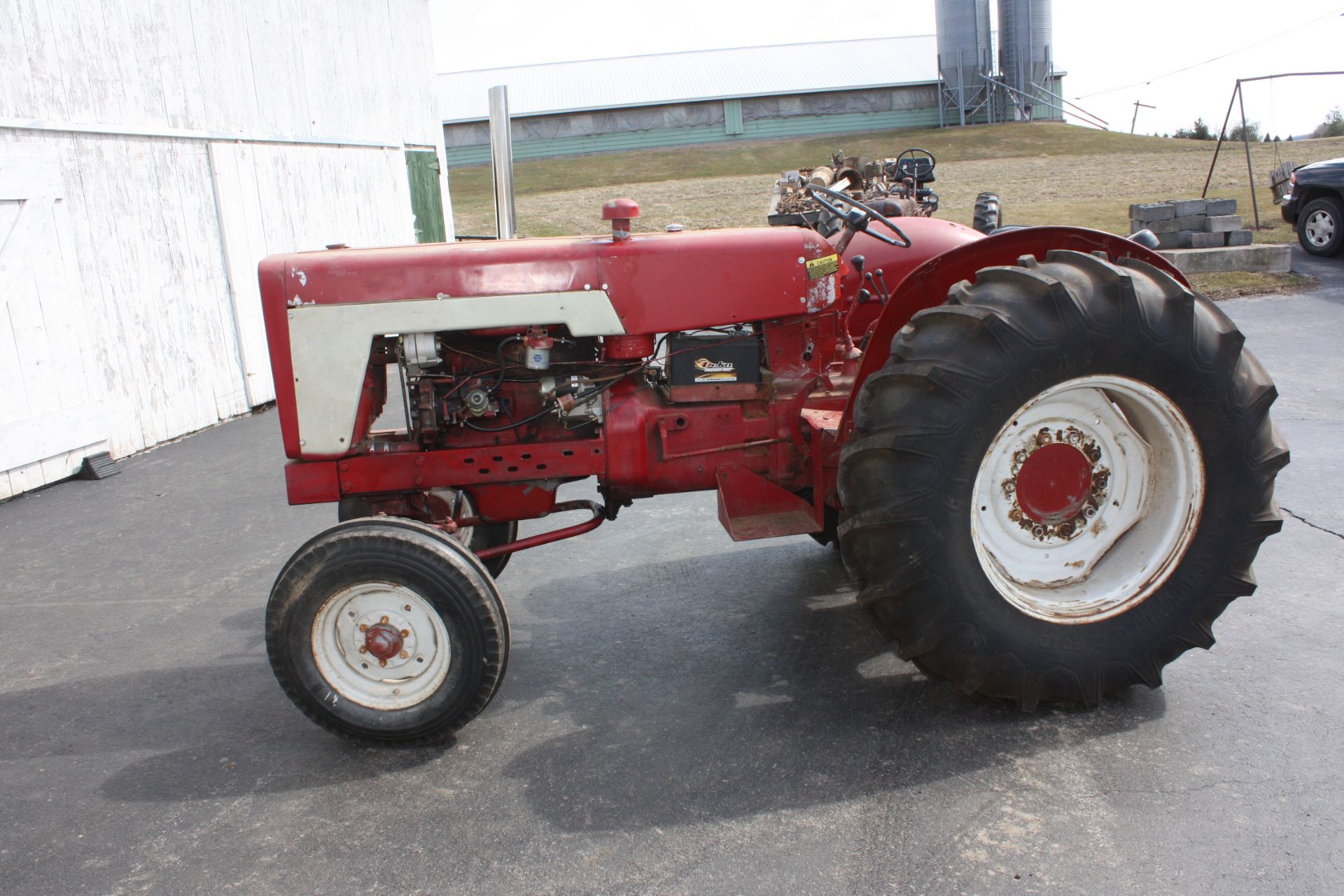 IH 634-D tractor (rare to find in the states) runs strong, Decent sheetmetal, has diff lock, pto and