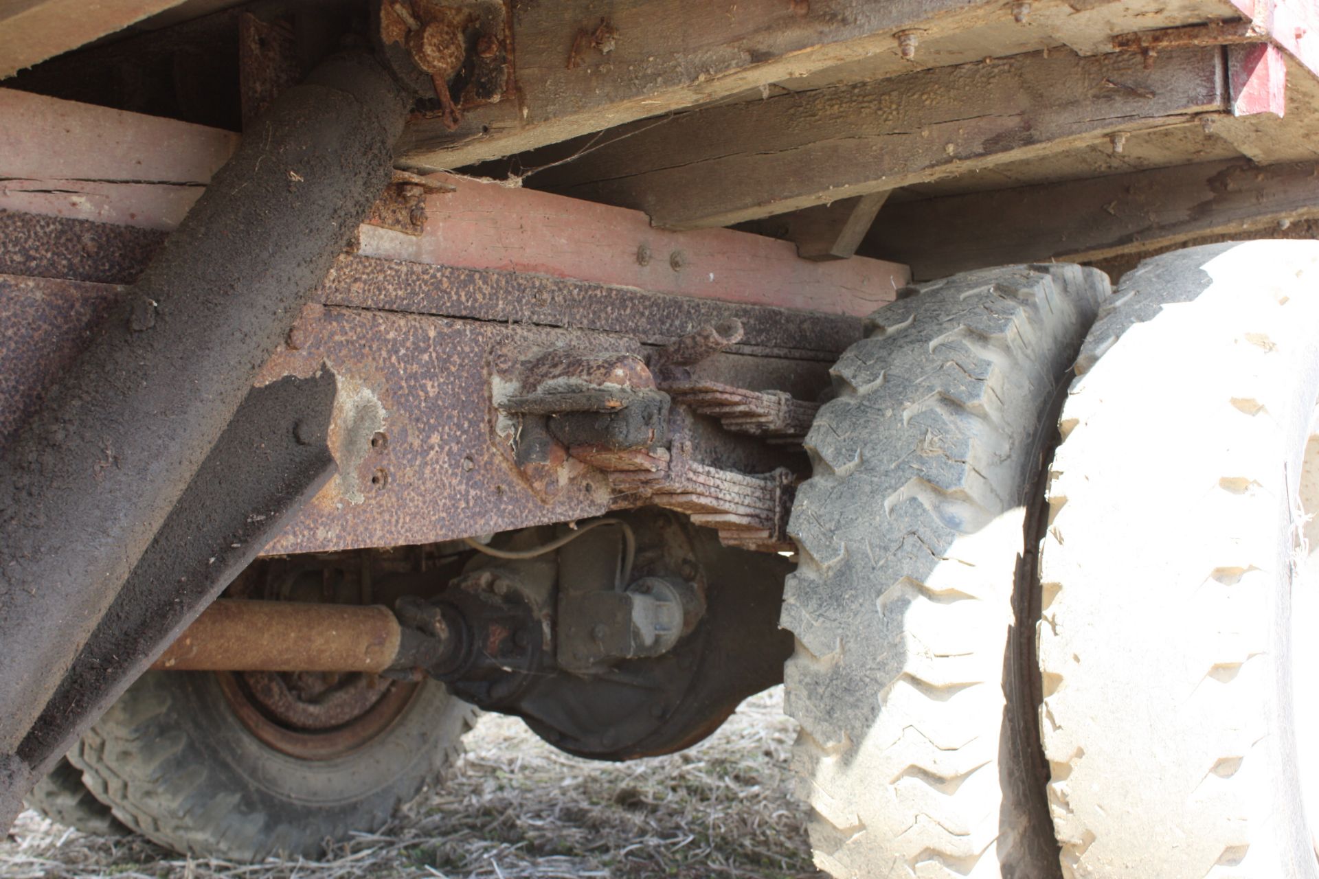 IH B-170 with dump body, V-8 & 5 speed w/ 2 speed rear, pretty solid cab. It ran and operated when - Image 6 of 12