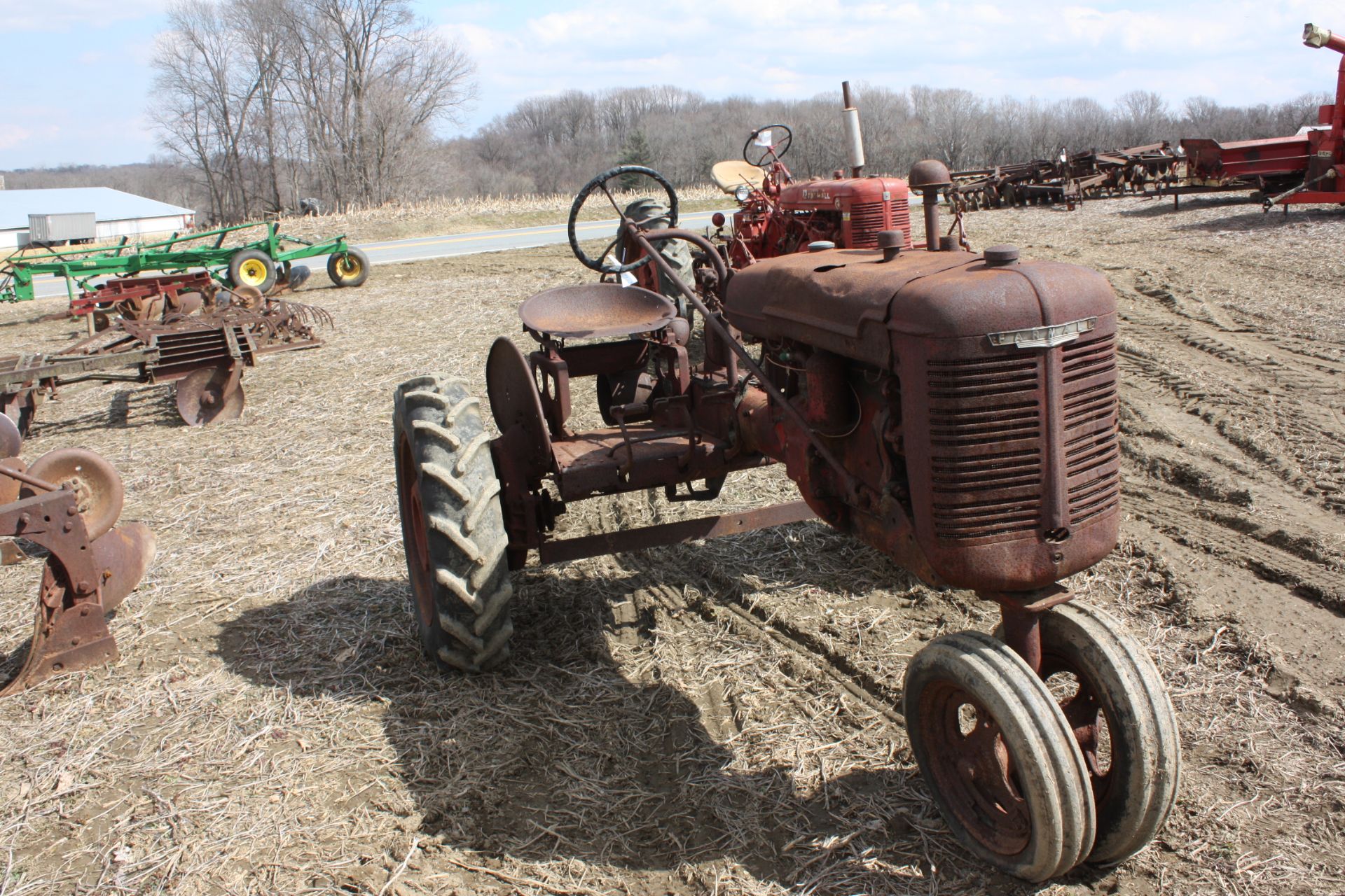 Farmall B with parts removed, would make a great restoration project!  This tractor was in a shed - Image 6 of 9