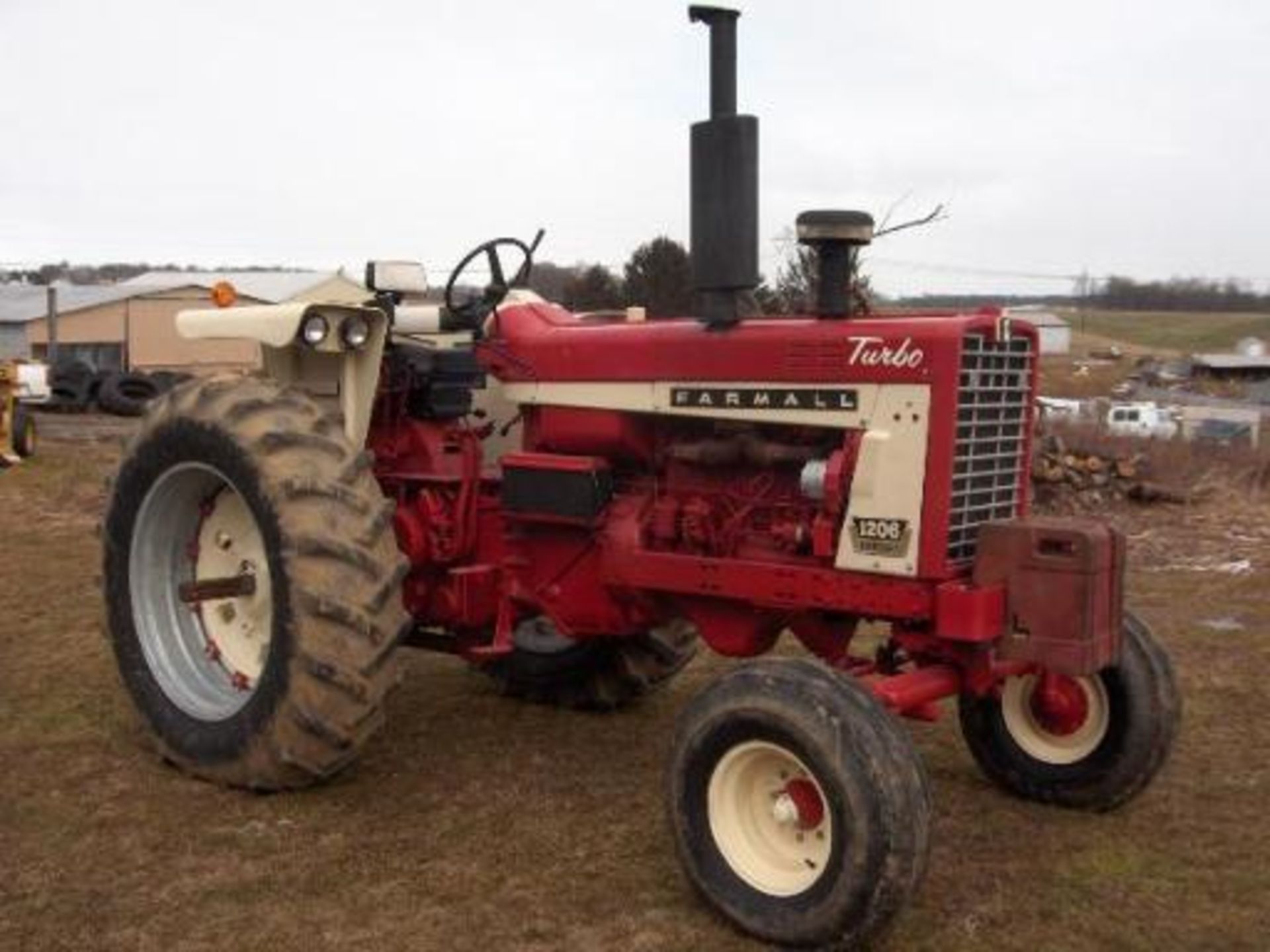 Farmall 1206 recent paint, wfe, 3 pt, TA and dual pto and Hyd,  Runs and operates - Image 4 of 8