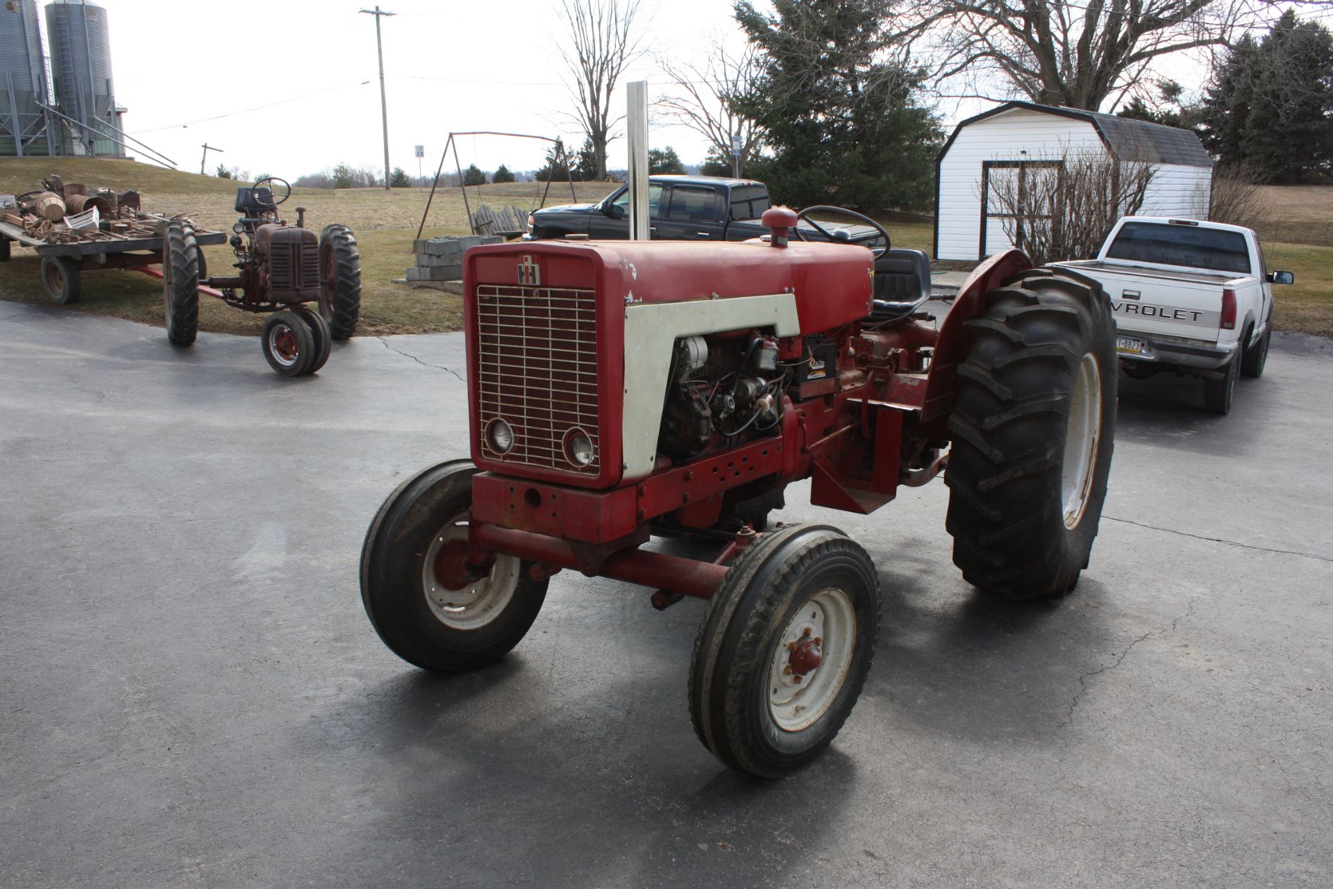 IH 634-D tractor (rare to find in the states) runs strong, Decent sheetmetal, has diff lock, pto and - Image 7 of 20