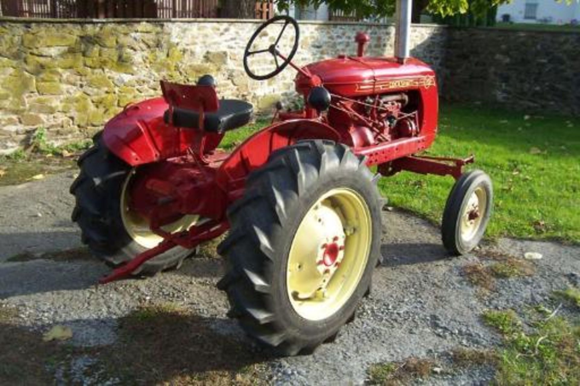 Cochshutt 20 completely restored!  this is a very nicely done  and fairly RARE tractor! - Image 4 of 4