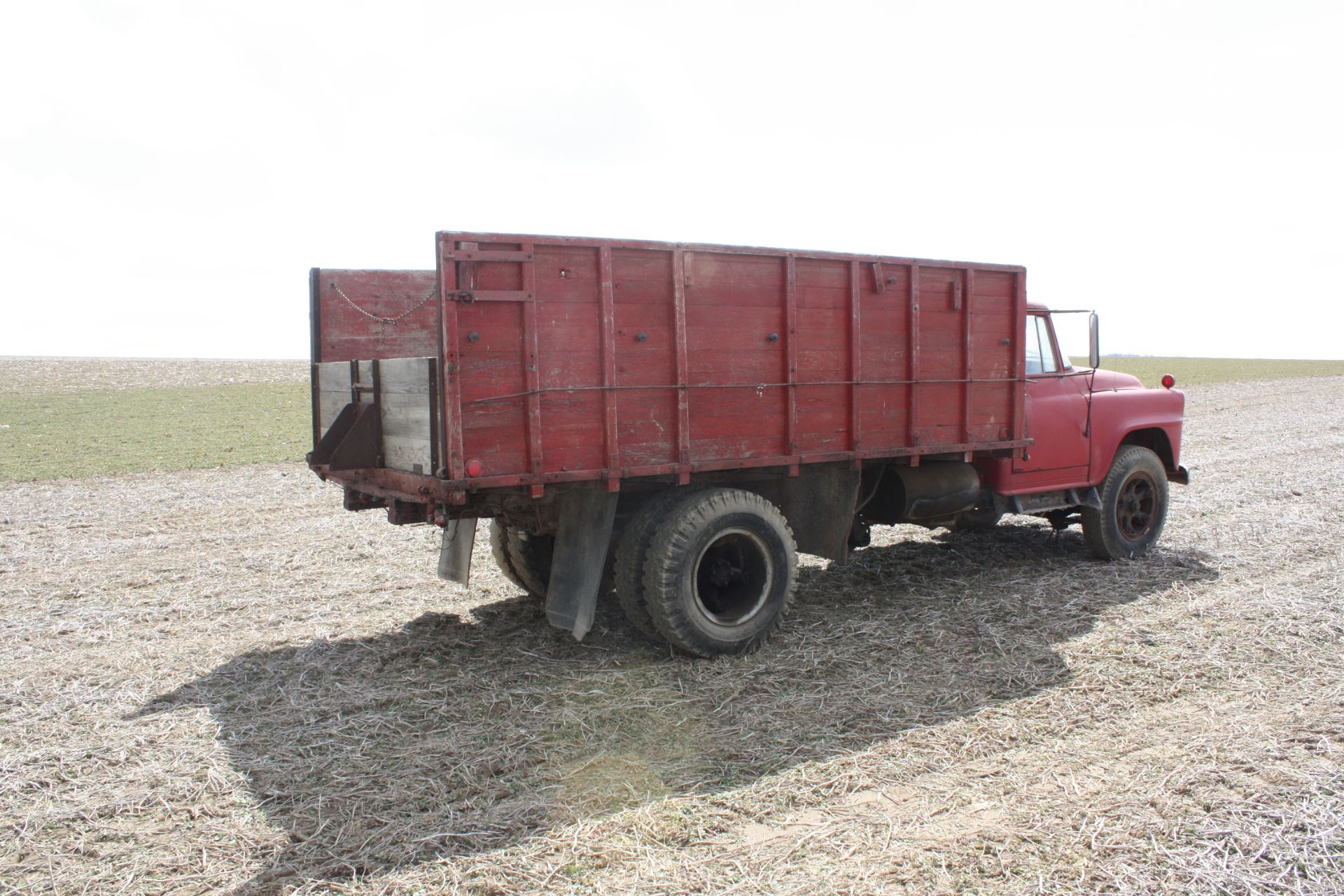 IH B-170 with dump body, V-8 & 5 speed w/ 2 speed rear, pretty solid cab. It ran and operated when - Image 8 of 12