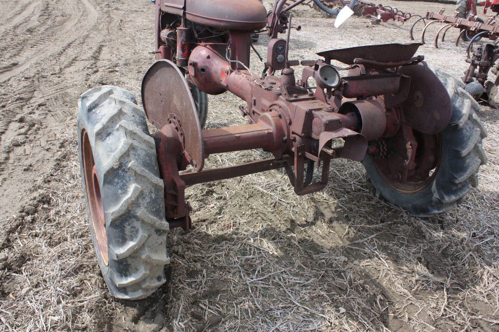 Farmall B with parts removed, would make a great restoration project!  This tractor was in a shed - Image 7 of 9