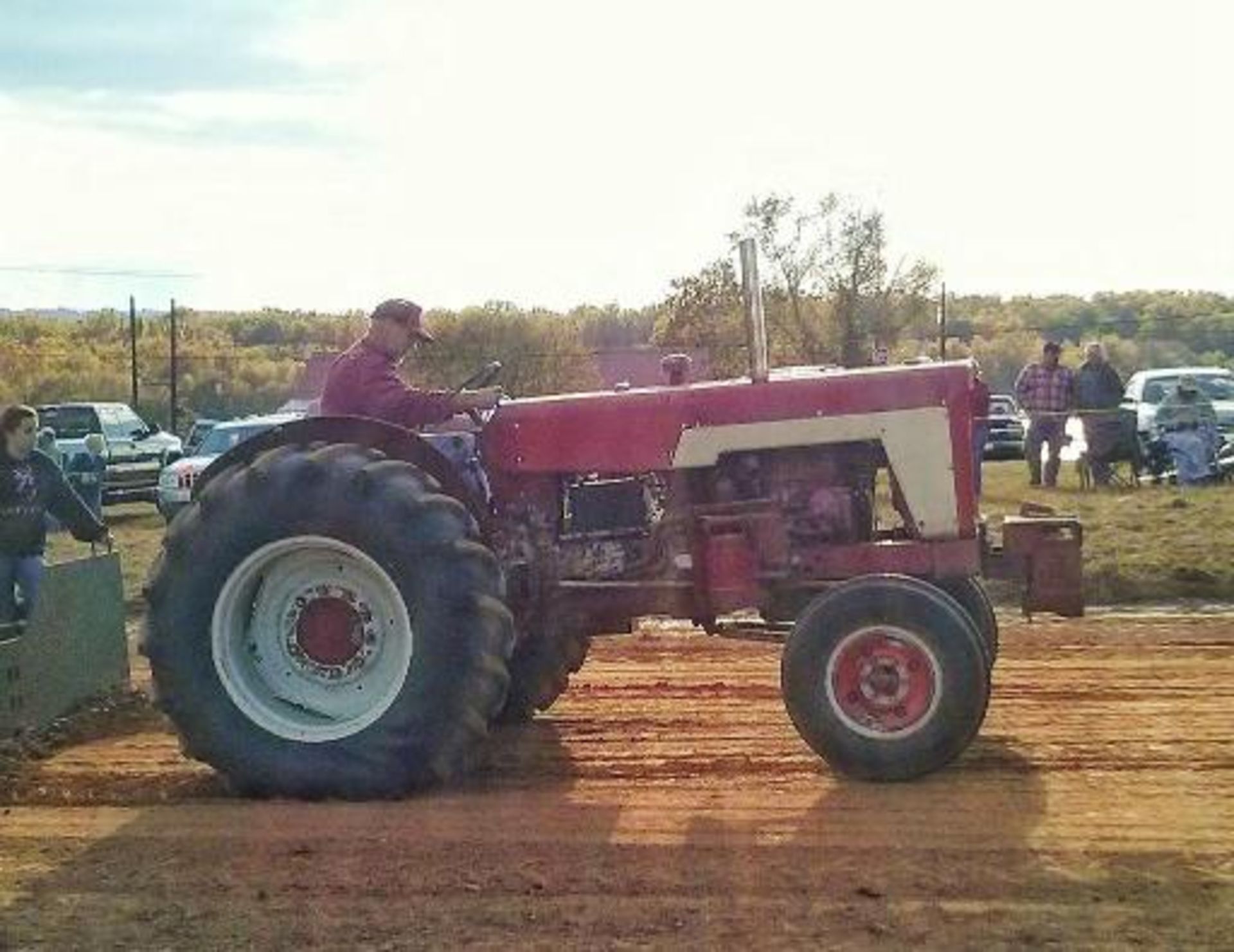 IH 634-D tractor (rare to find in the states) runs strong, Decent sheetmetal, has diff lock, pto and - Image 2 of 20
