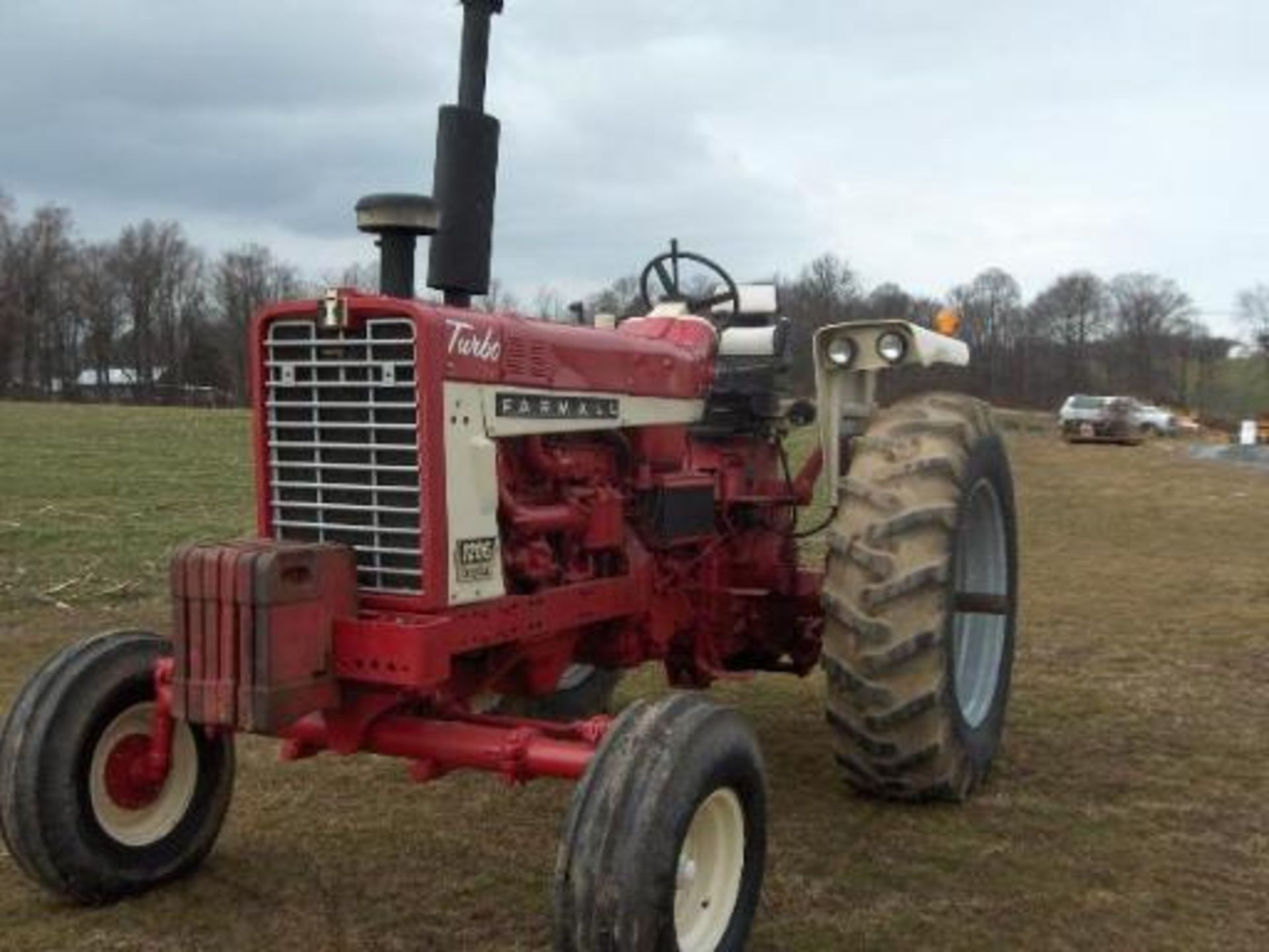 Farmall 1206 recent paint, wfe, 3 pt, TA and dual pto and Hyd,  Runs and operates