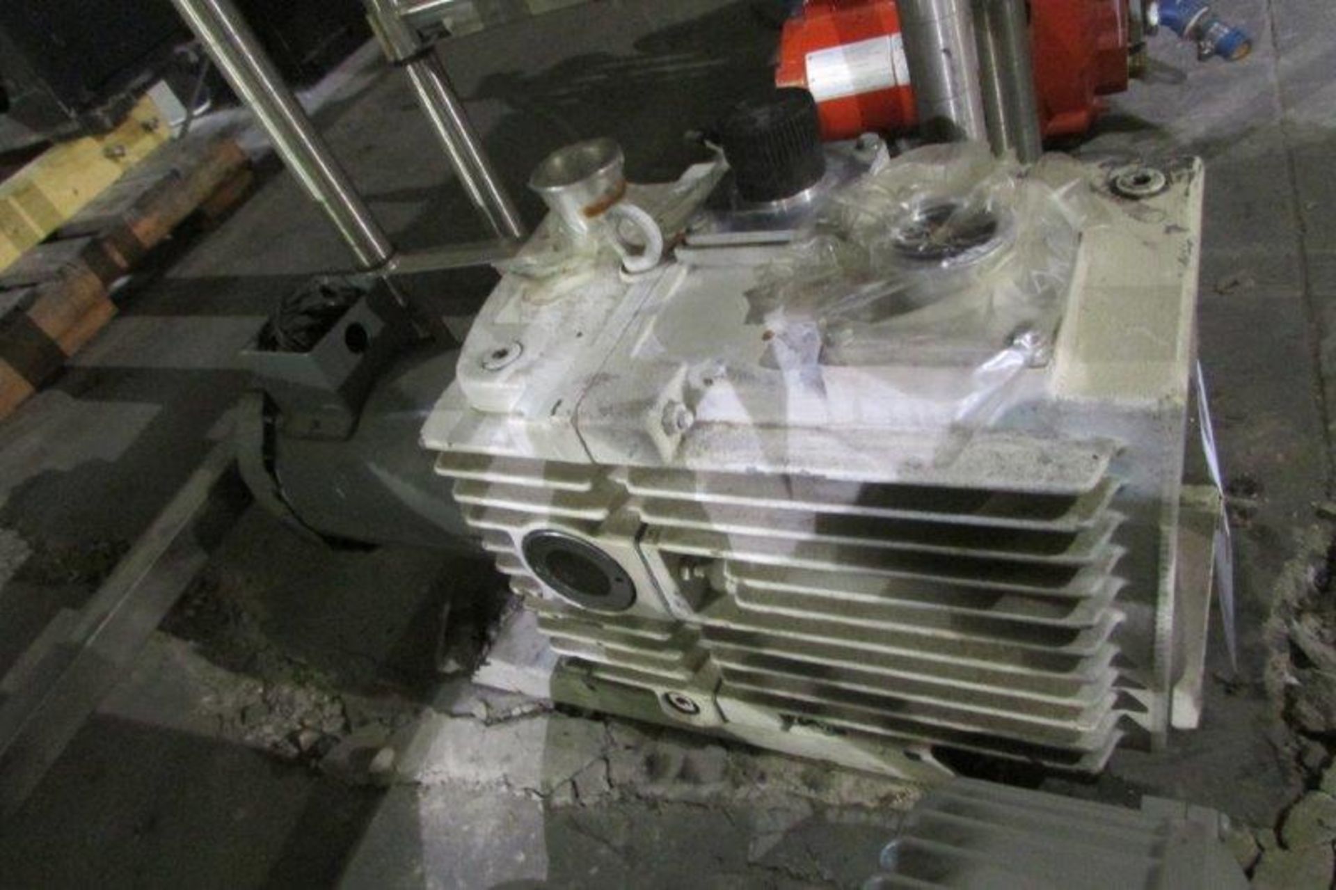 LEVBOLD OIL ROTARY VANE PUMP, MOD: D30A - Image 2 of 2