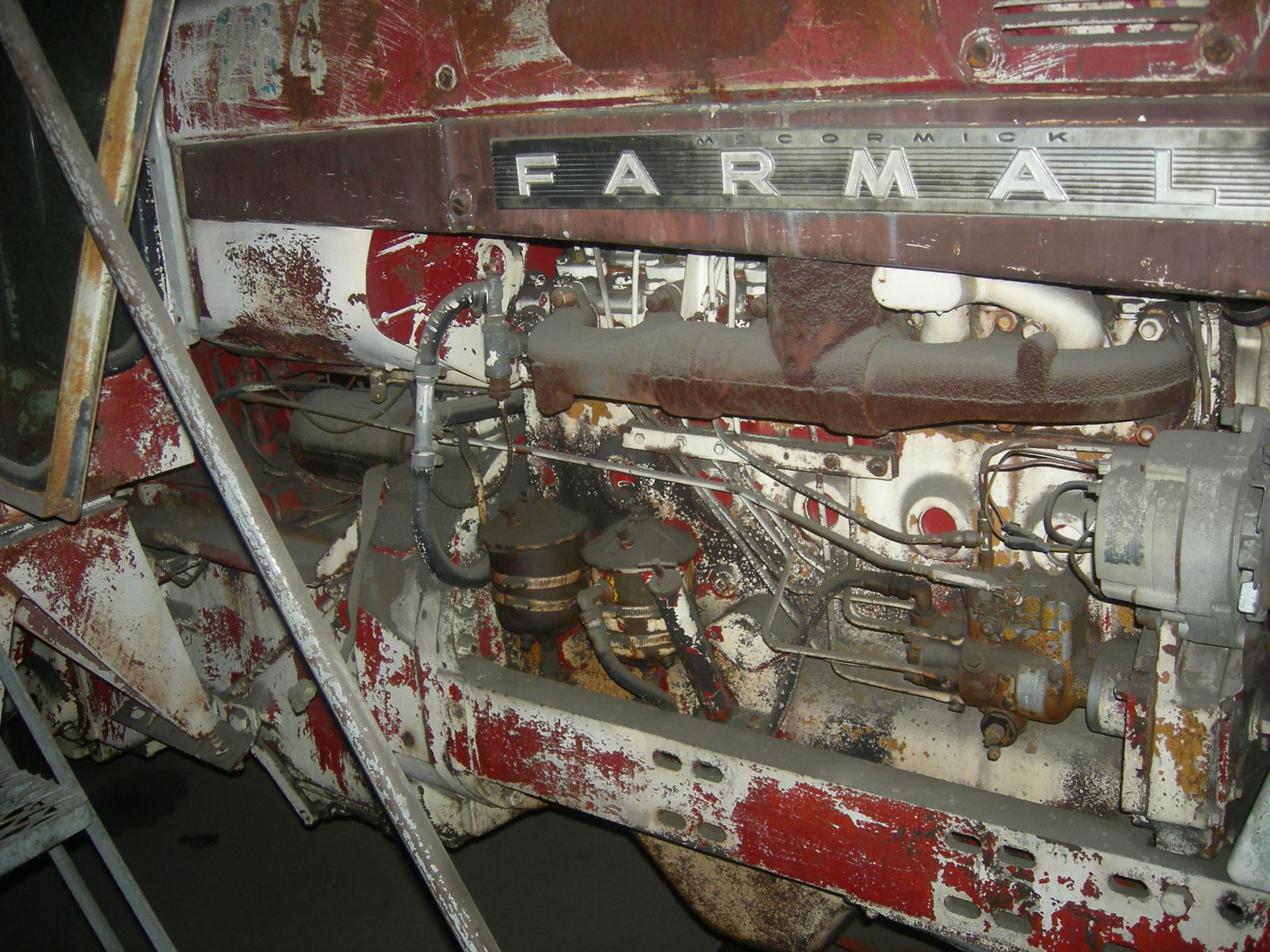 FARMALL 8036 DIESEL TRACTOR - Image 3 of 4
