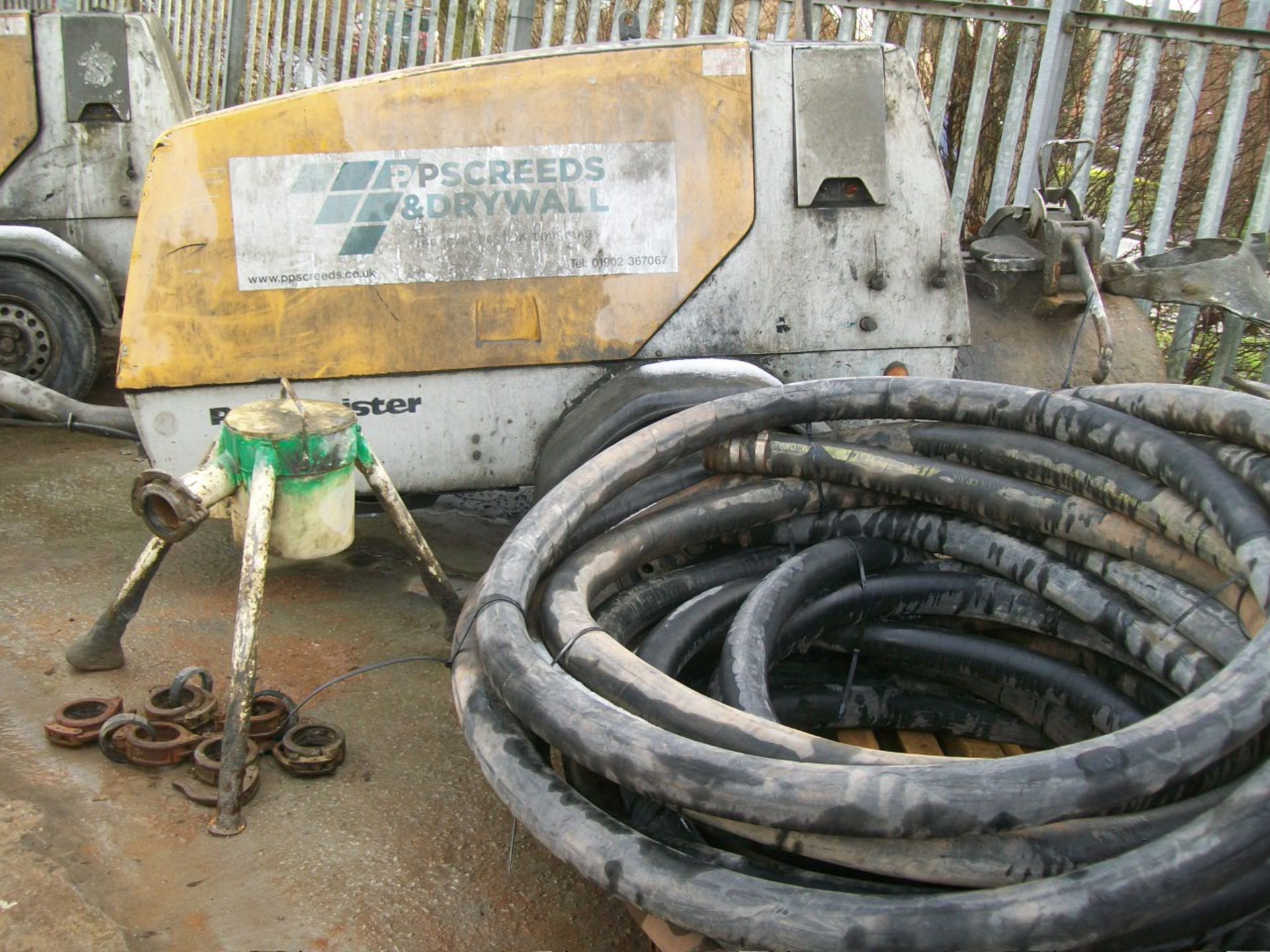 2003 Putzmeister M760DH SCREED PUMP, serial no 15200708, Plant No 1 with 6 x hoses, tripod and 7 x - Image 2 of 5