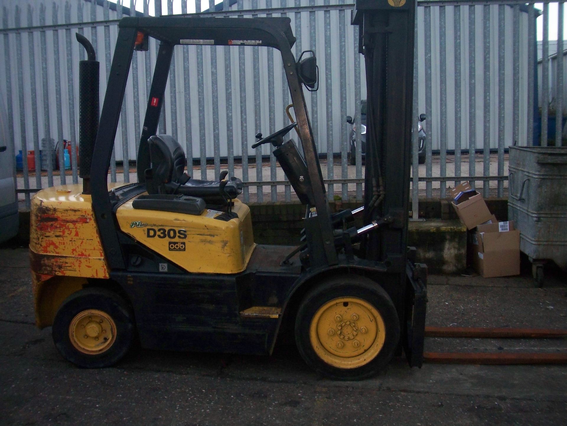 2004 Daewoo D30S-3 3000kg DIESEL FORKLIFT TRUCK, 3500mm lift with sideshift, 5222 hours, serial no