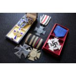 German WW1 & WW2 medals, two boxed (5)