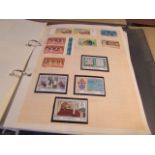 British Commonwealth range in various albums/binders (qty) Worth a rummage