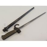 Bayonet: A French model 1886/93/16/35 shortened in 1935. Sound to good condition, in its steel