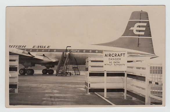 Postcards/photos, Aviation, Airports & Airfields, Worldwide selection of approx 60 cards, mostly