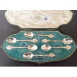 Victorian Arts and Crafts silver boxed set of six teaspoons, by William Comyns, with pierced foliate