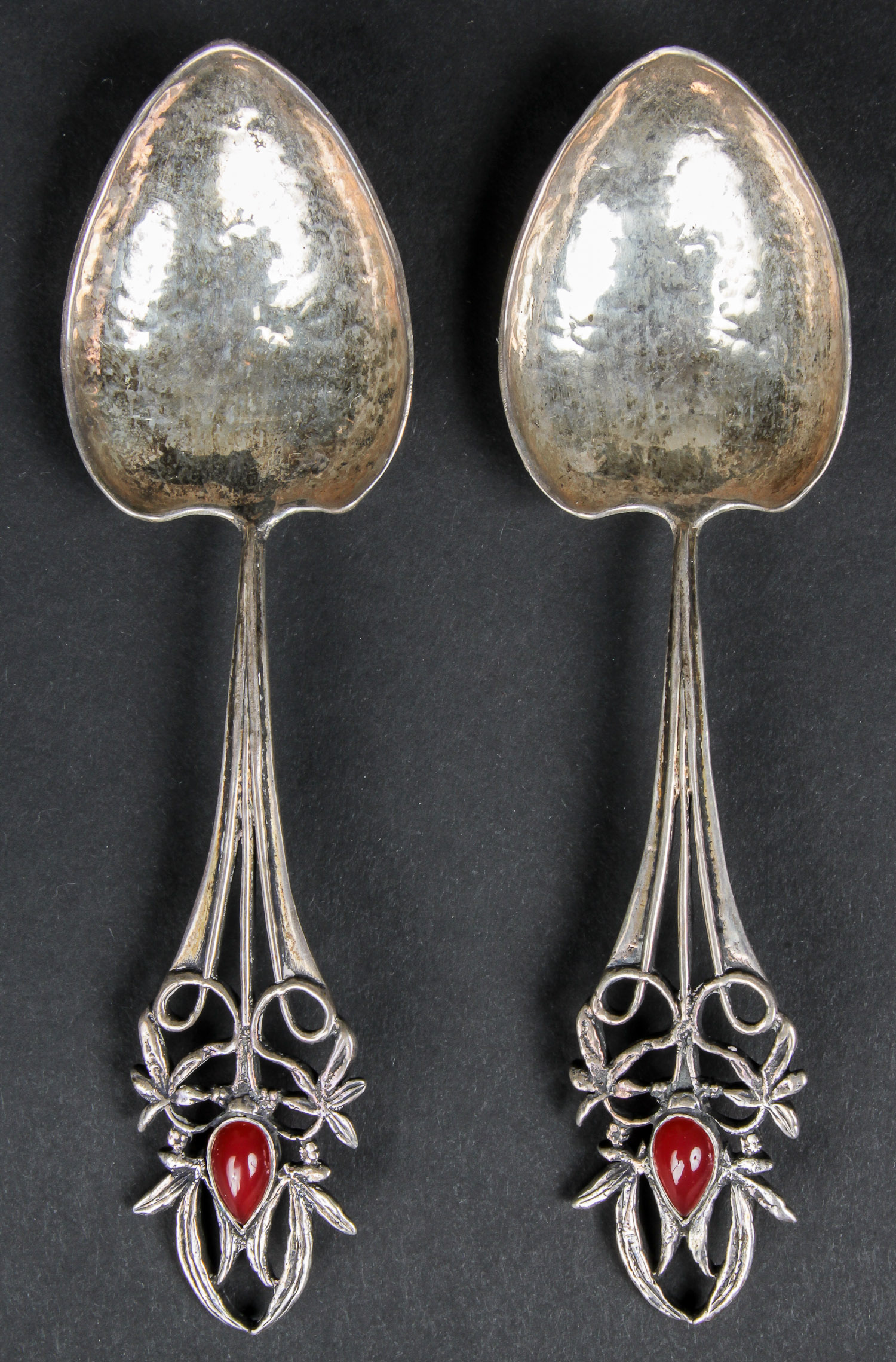 Boxed Set of Edwardian Berry Spoons. By Sybil Dunlap. Size: 6", 15 cm (each). Provenance: Kristina