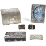 Asian Metalwares. 6 pcs consisting of a Japanese silver and gilt kogo medicine box, together with