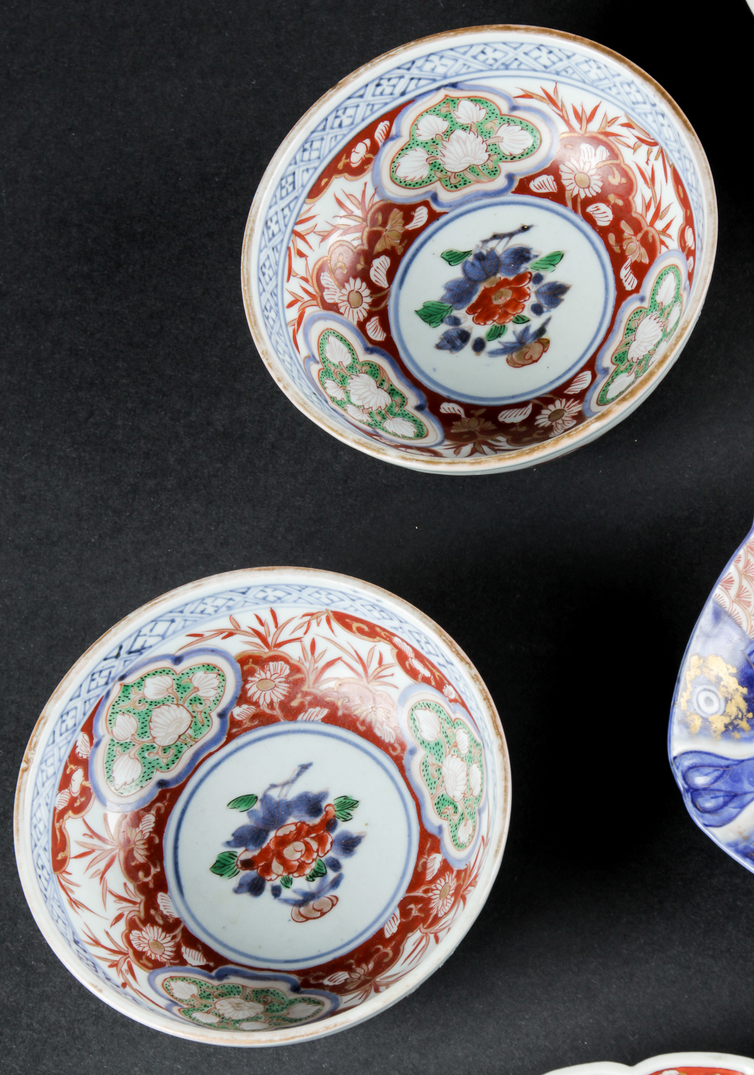 9 Antique Japanese Imari Porcelain Items. Consisting of a pair of Meiji period trapezoidal trays - Image 3 of 9