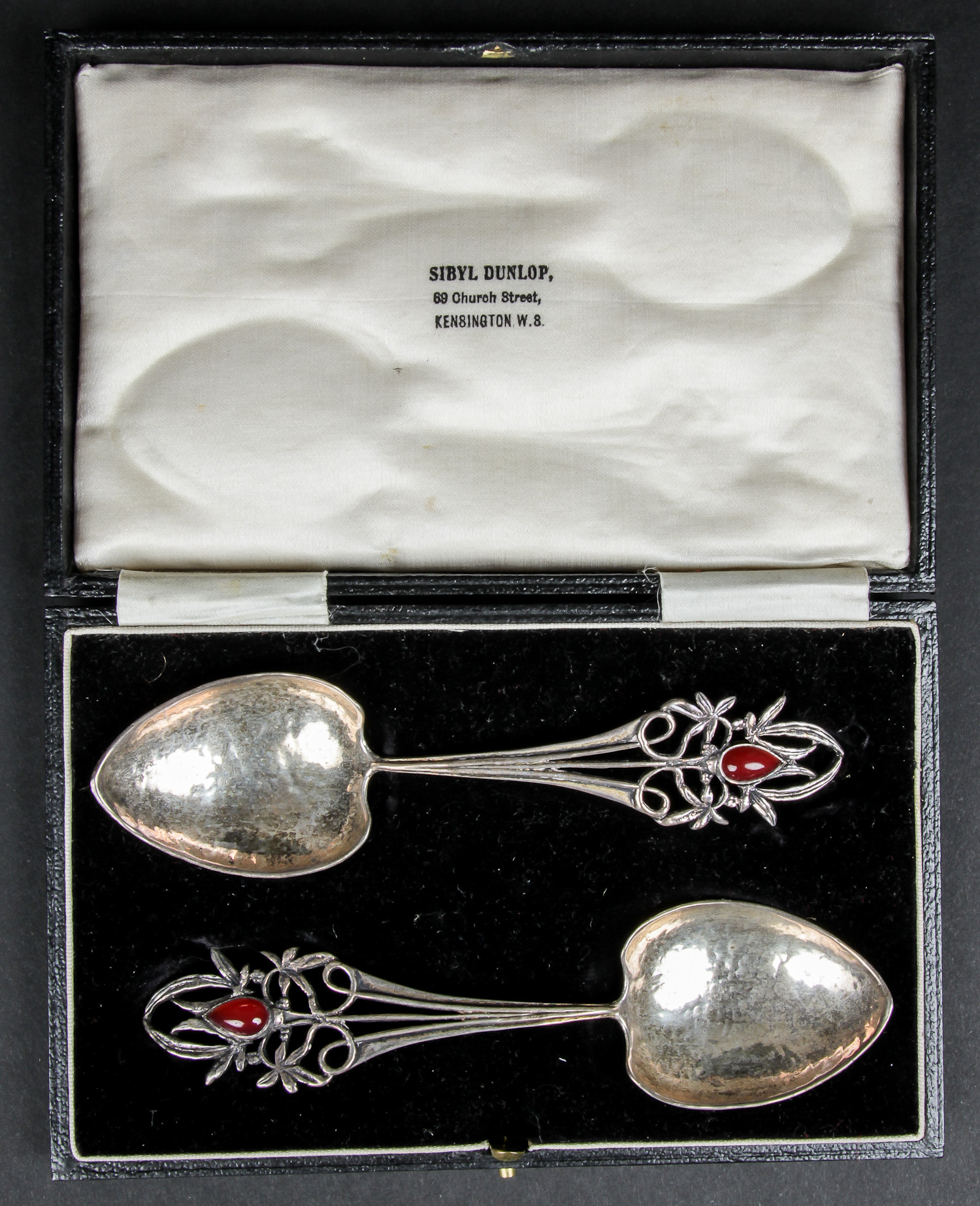 Boxed Set of Edwardian Berry Spoons. By Sybil Dunlap. Size: 6", 15 cm (each). Provenance: Kristina - Image 4 of 4