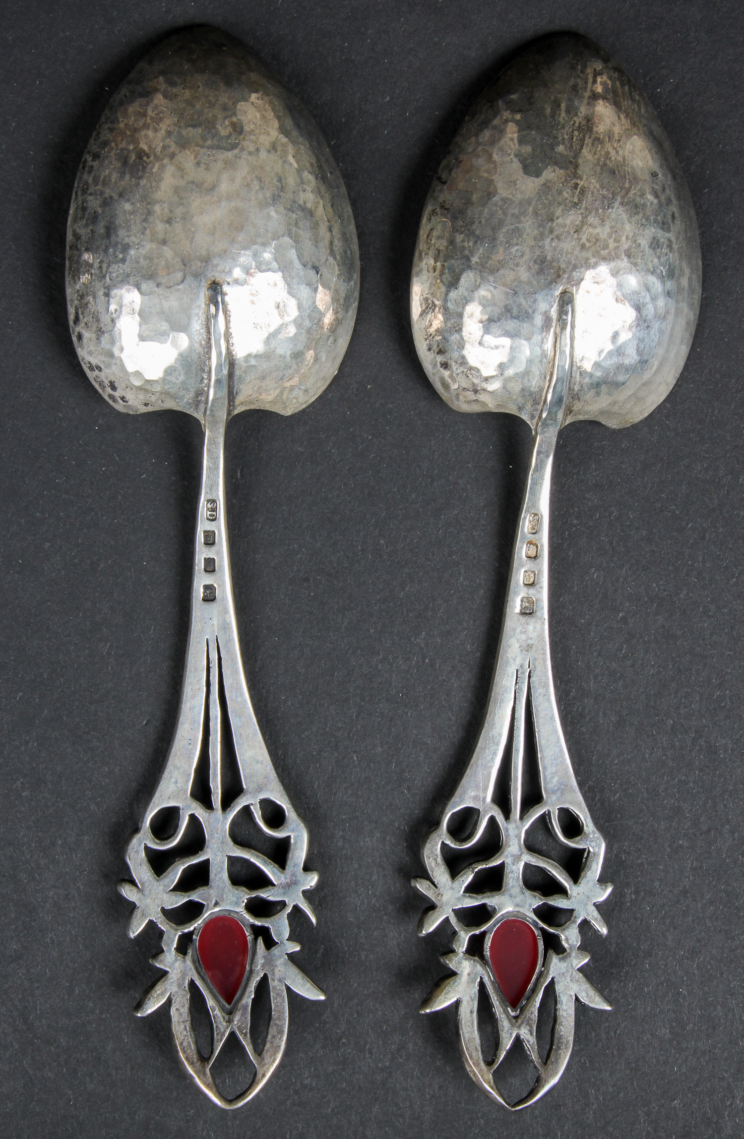 Boxed Set of Edwardian Berry Spoons. By Sybil Dunlap. Size: 6", 15 cm (each). Provenance: Kristina - Image 2 of 4