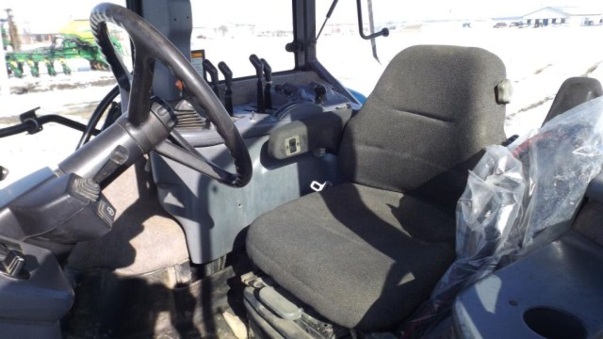 New Holland 8970 Tractor '00, sn#D421614 8028 Hrs, MFWD, Cab, 240 HP, 16/9 Sp, super steer, - Image 7 of 13