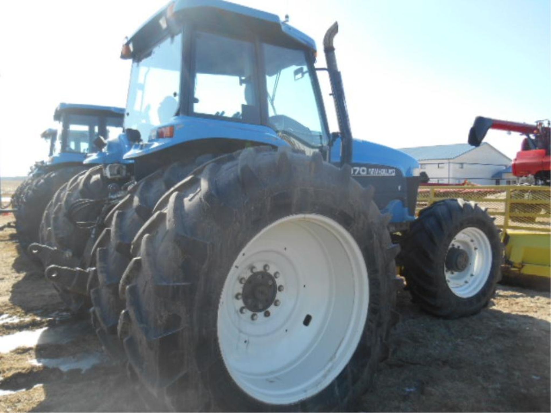 New Holland 8970 Tractor '00, sn# D420572 7524 Hrs, MFWD, Cab, 240 HP, 16/9 Spd, super steer, - Image 3 of 14