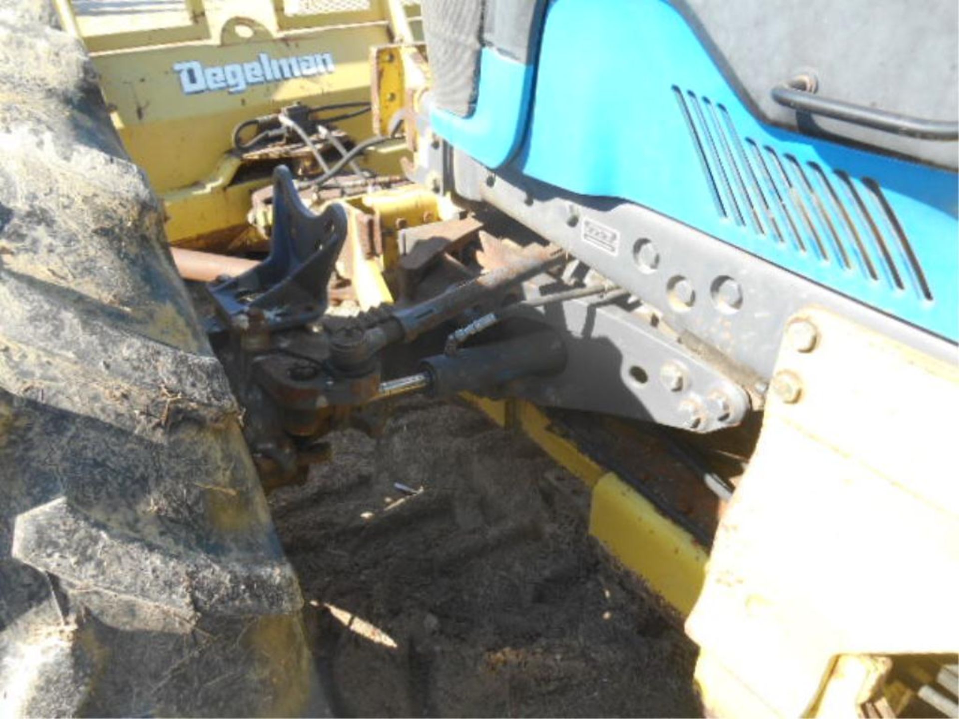 New Holland 8870 Tractor 00', sn# D420557 7669 Hrs, MFWD, Cab, 210 HP, 16/9 Speed, super steer - Image 8 of 13