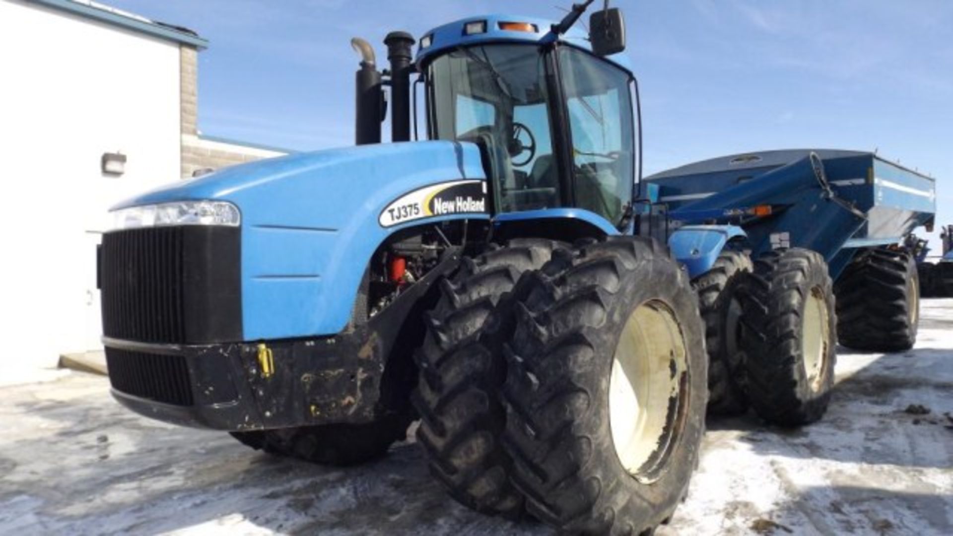 New Holland TJ375 Tractor '03, sn# RVS002016 7683 Hrs, 4WD, Fully Equipped Cab, 375 HP, 16/2 PS,
