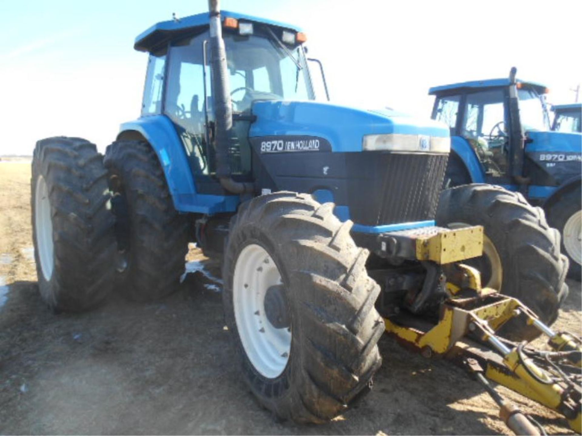 New Holland 8970 Tractor '00, sn# D420572 7524 Hrs, MFWD, Cab, 240 HP, 16/9 Spd, super steer, - Image 2 of 14