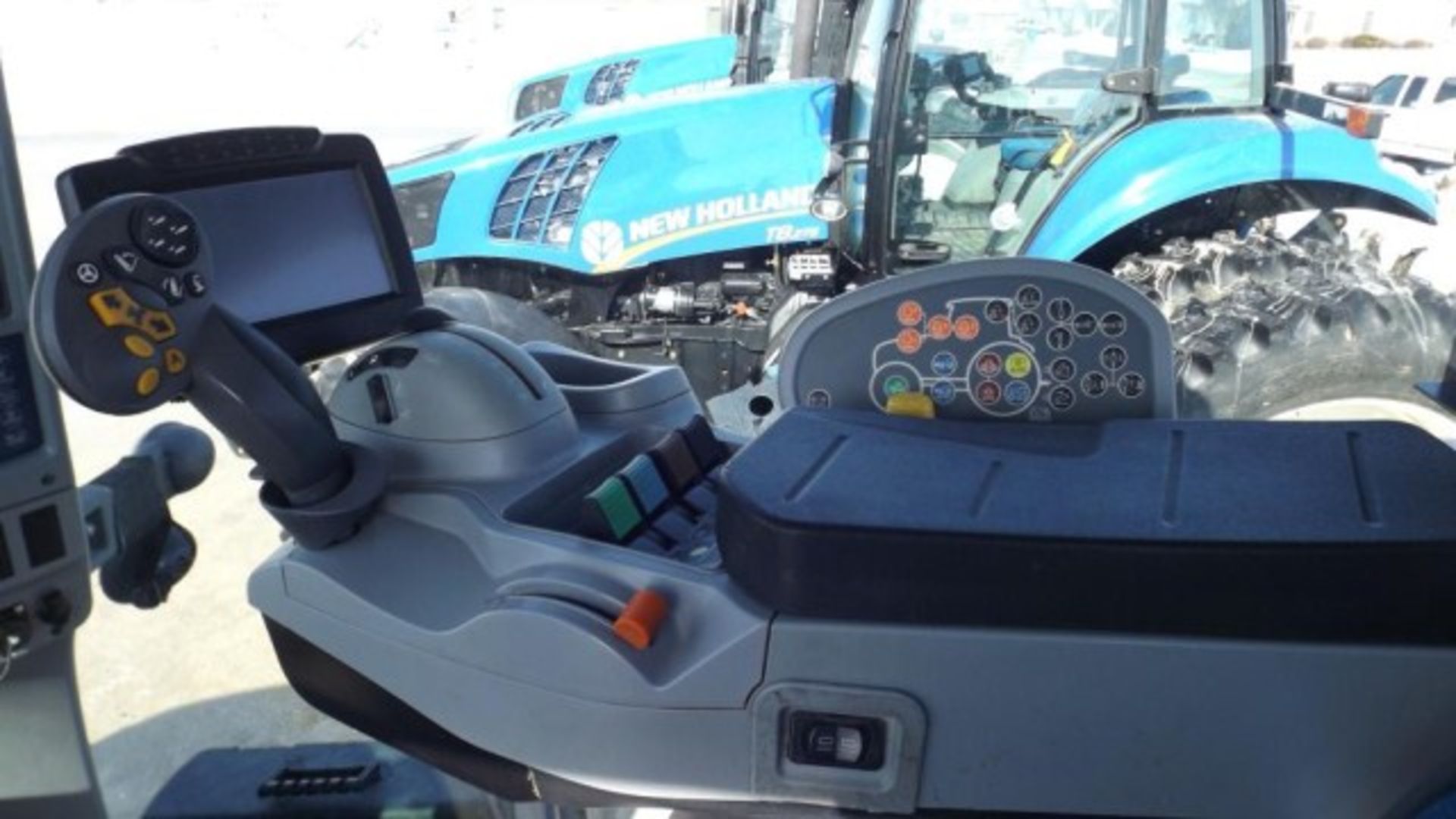 New Holland T8.275 Tractor '12, sn#ZCRC05266 4448 Hrs, MFWD, Deluxe Cab, Buddy Seat, 235 HP, 18/4 - Image 12 of 17