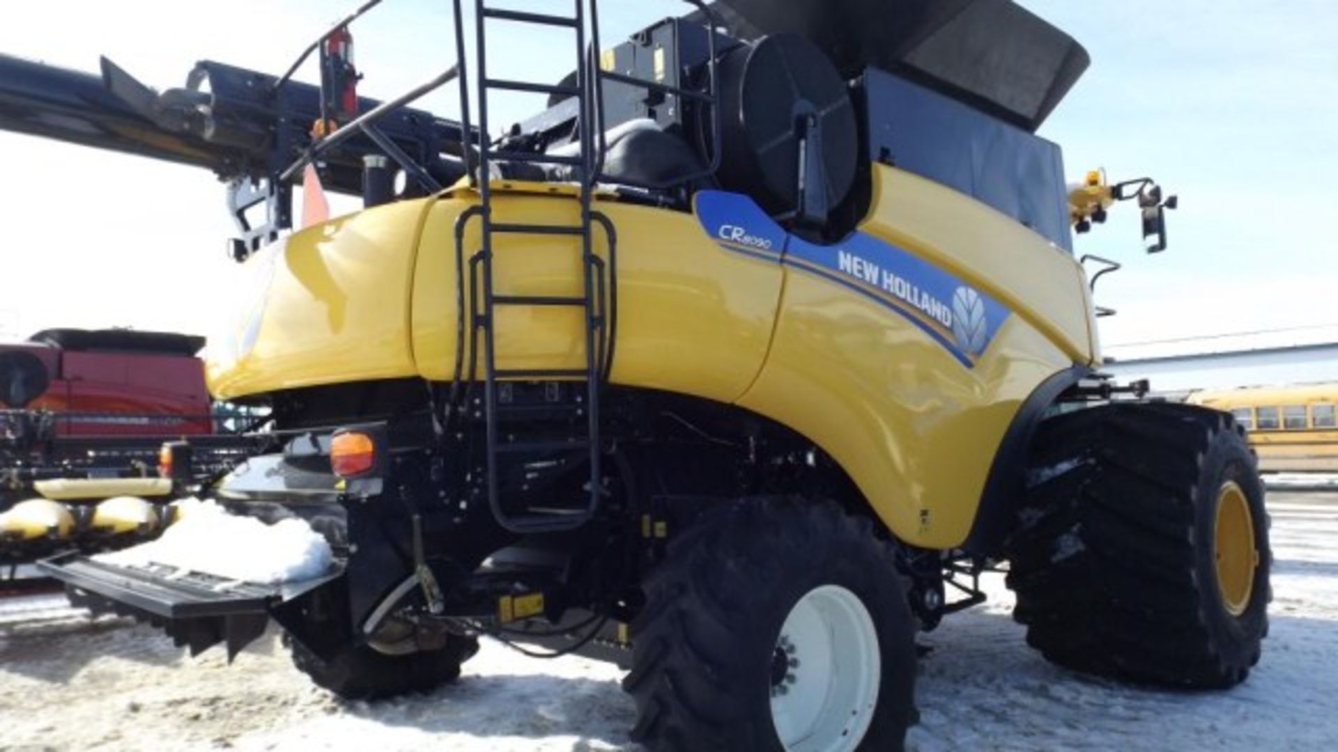 New Holland CR8090 Combine '14, sn#YEG118837 375/258 Hours, 2 Speed Power Rear Axle AGR, 442 HP, 6 - Image 4 of 36