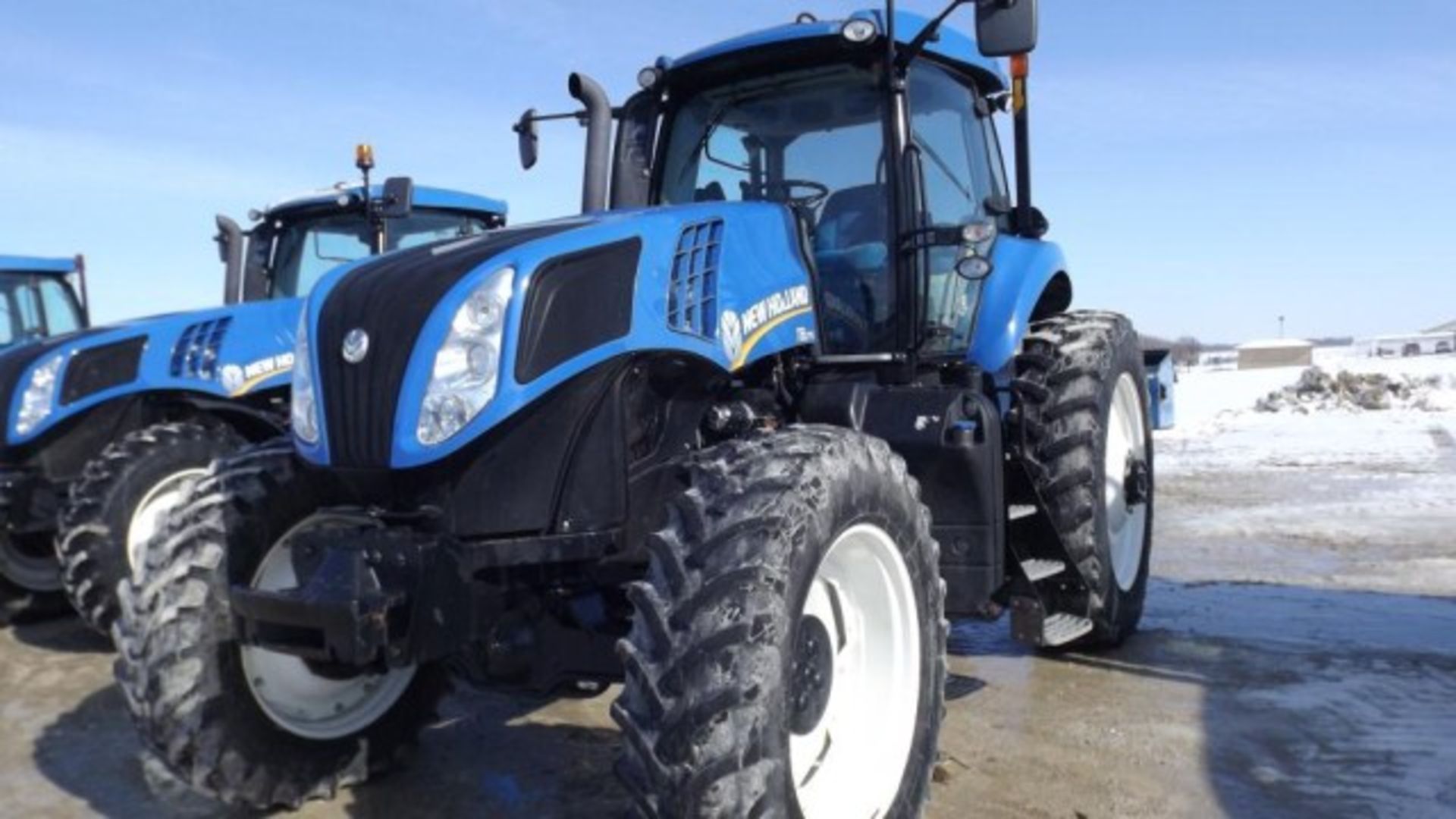 New Holland T8.275 Tractor '12, sn#ZCRC05266 4448 Hrs, MFWD, Deluxe Cab, Buddy Seat, 235 HP, 18/4