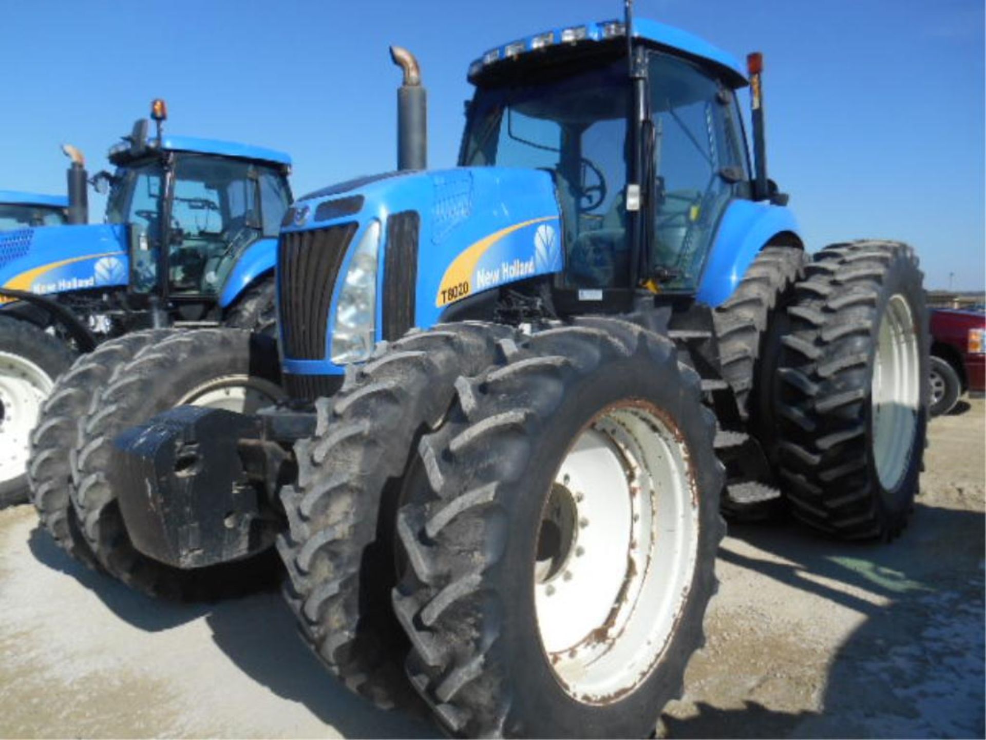 New Holland T8020 Tractor '09, sn#Z8RW02210 5630 Hrs, MFWD, Fully Equipped Cab, Buddy Seat, 278