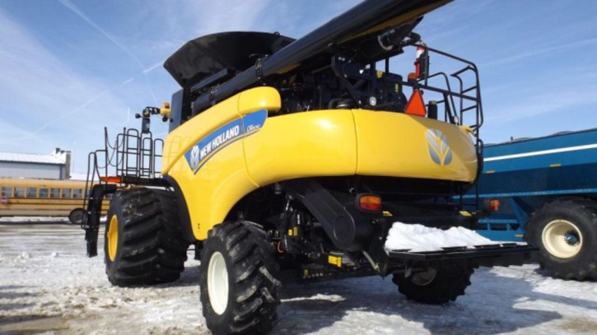 New Holland CR8090 Combine '14, sn#YEG118837 375/258 Hours, 2 Speed Power Rear Axle AGR, 442 HP, 6 - Image 5 of 36