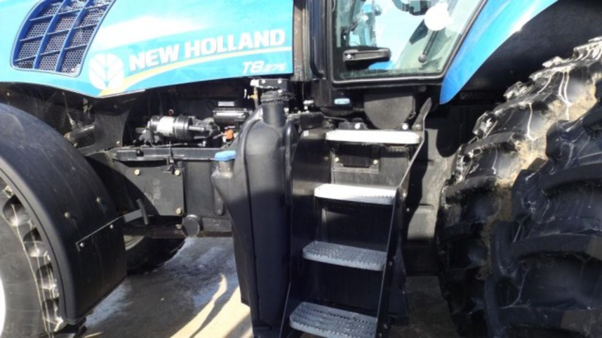 New Holland T8.275 Tractor '12, sn#ZCRC03823 2101 Hrs, MFWD, Deluxe Cab, Buddy Seat, 235 HP, 18/4 - Image 9 of 18