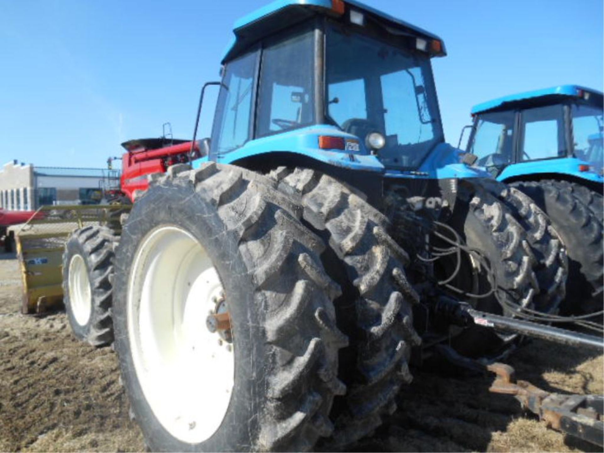 New Holland 8870 Tractor 00', sn# D420557 7669 Hrs, MFWD, Cab, 210 HP, 16/9 Speed, super steer - Image 2 of 13