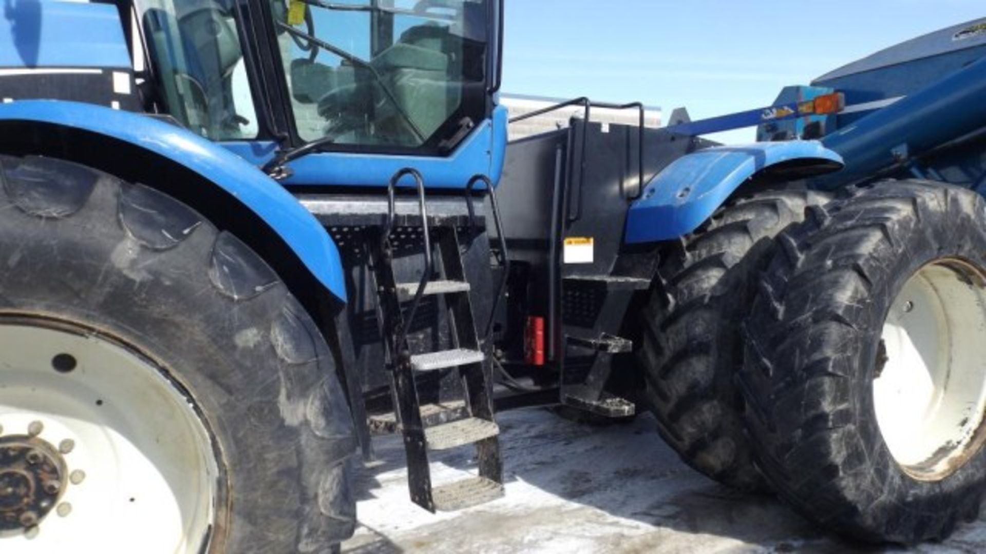 New Holland TJ375 Tractor '03, sn# RVS002016 7683 Hrs, 4WD, Fully Equipped Cab, 375 HP, 16/2 PS, - Image 6 of 24