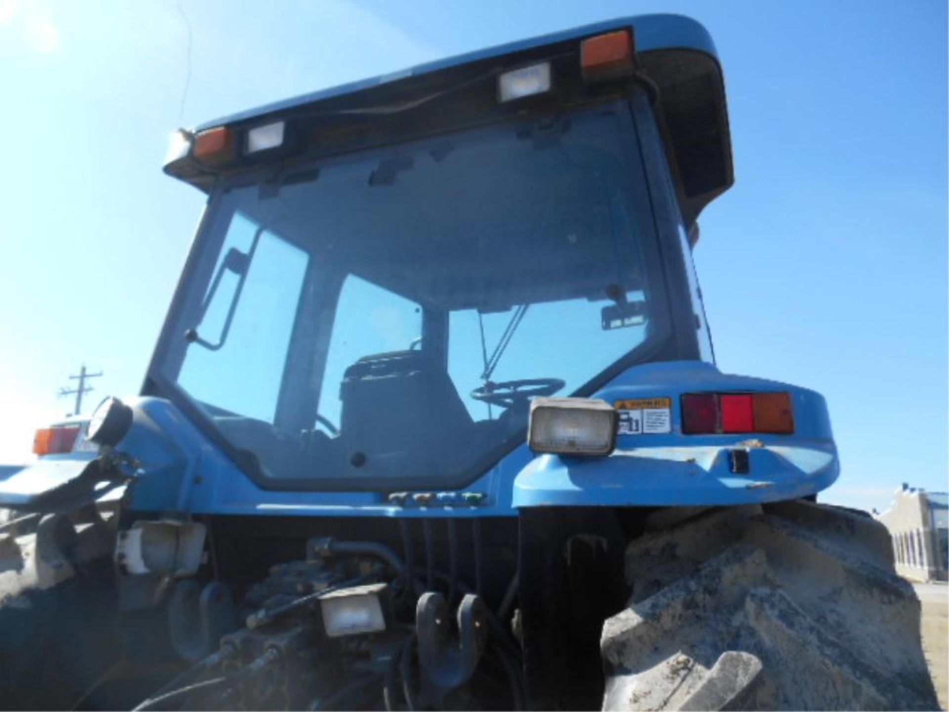 New Holland 8870 Tractor 00', sn# D420557 7669 Hrs, MFWD, Cab, 210 HP, 16/9 Speed, super steer - Image 5 of 13