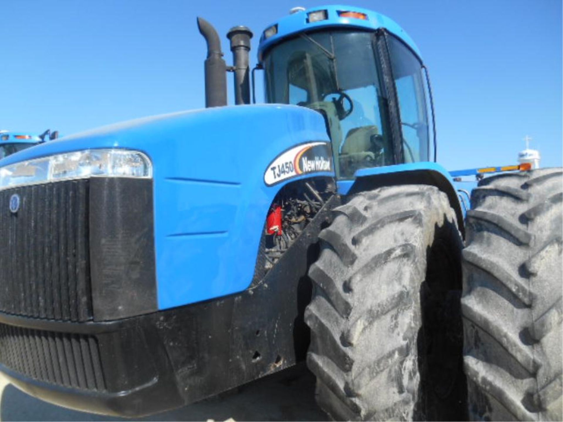 New Holland TJ450 Tractor '02, sn# RVS001131 4741 Hrs, 4WD, Fully Equipped Cab, 450 HP, 16/2 PS, - Image 3 of 15