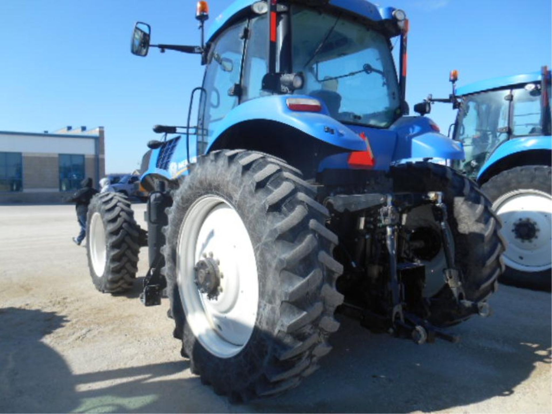 New Holland T8.275 Tractor '12, sn# ZCRC03036 6822+ Hrs, MFWD, Deluxe Cab, Buddy Seat, 235 HP, 18/ - Image 4 of 11