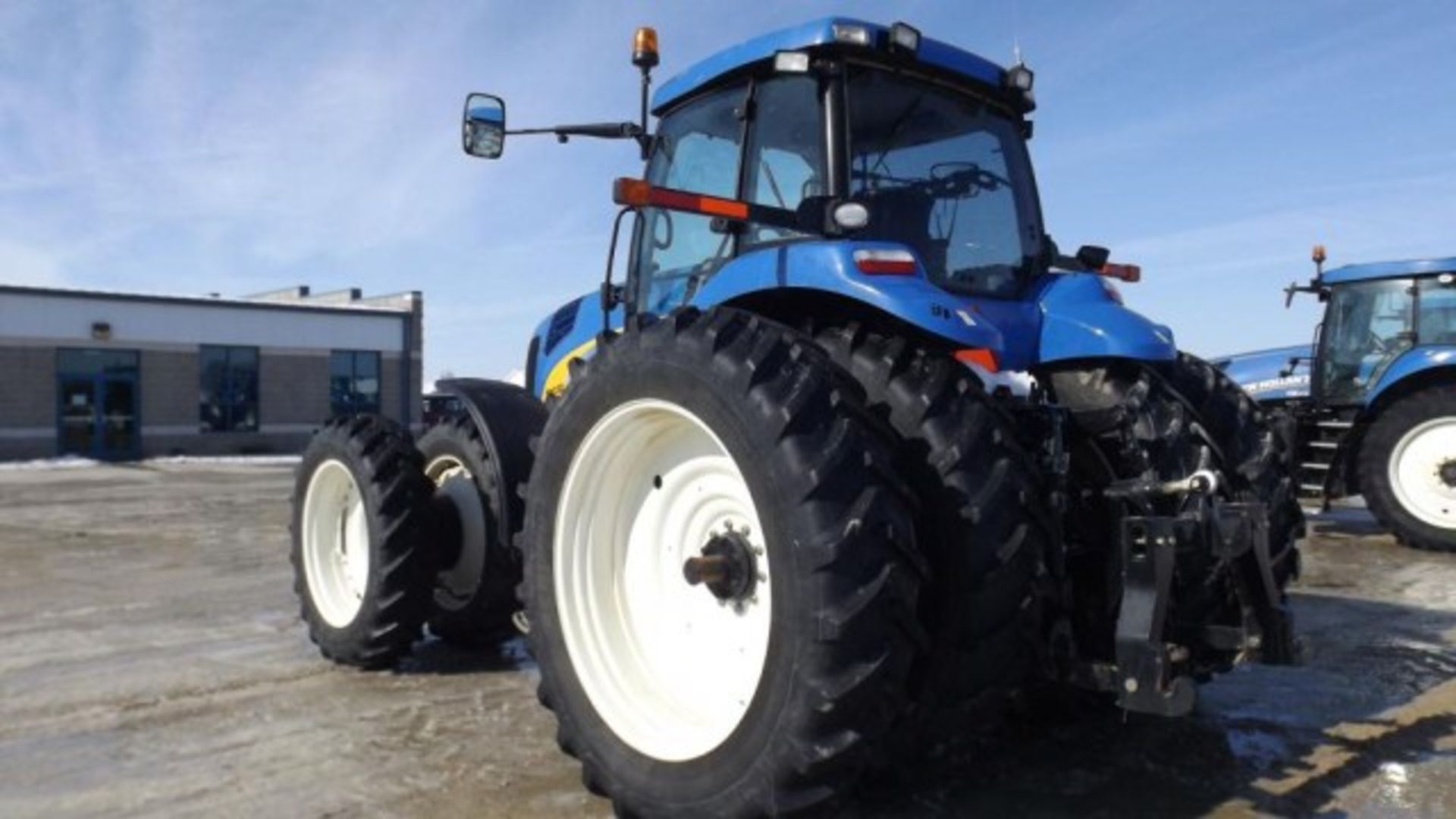 New Holland T8030 Tractor '10, sn# ZARW07507 1004 Hrs, Deluxe Cab, Buddy Seat, 303 HP, 18/4 PS, 3 - Image 4 of 17