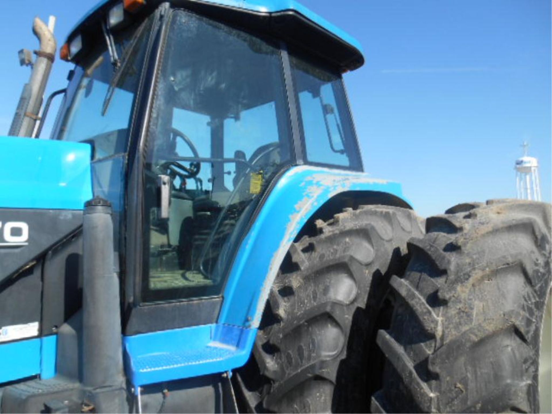 New Holland 8970 Tractor '00, sn# D420572 7524 Hrs, MFWD, Cab, 240 HP, 16/9 Spd, super steer, - Image 8 of 14