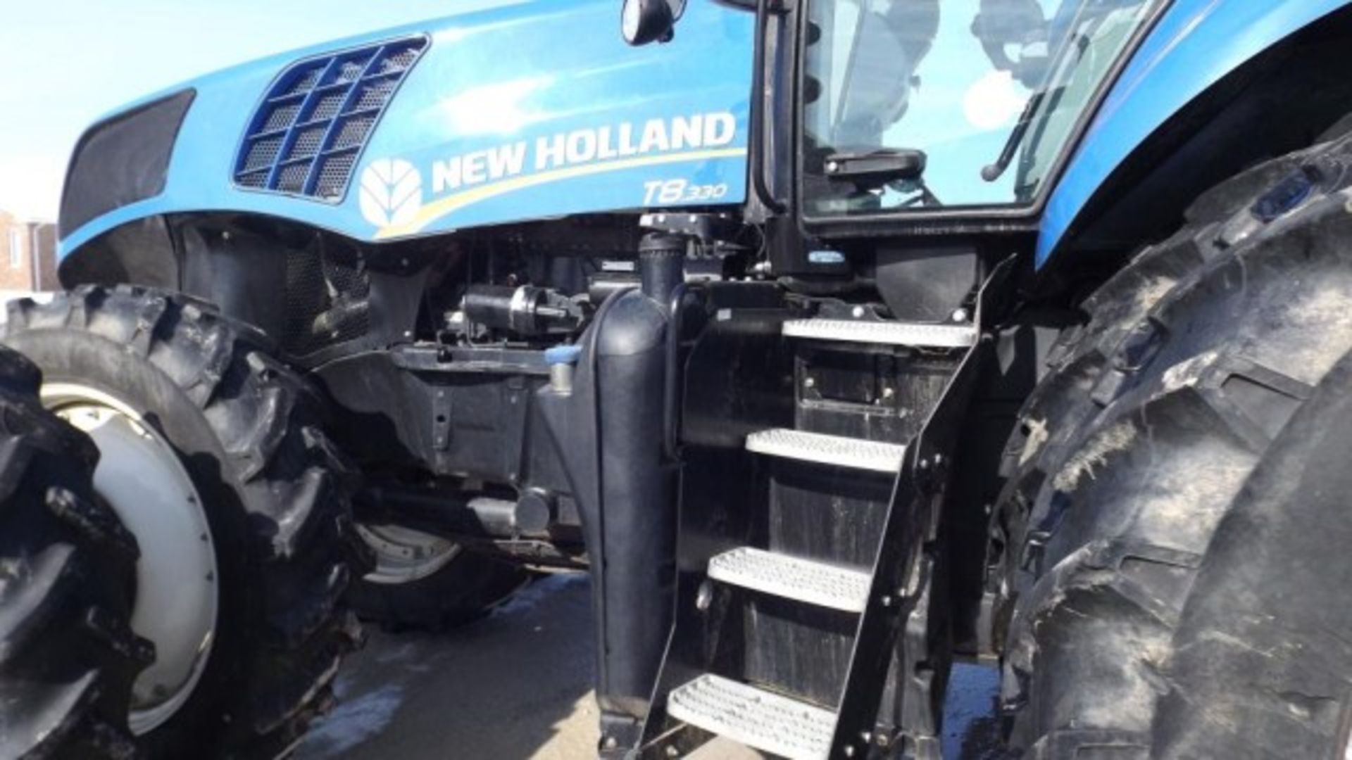 New Holland T8.330 Tractor '12, sn#ZBRC08592 1192 Hrs, MFWD, Deluxe Cab, Buddy Seat, 280 HP, 18/4 - Image 9 of 19